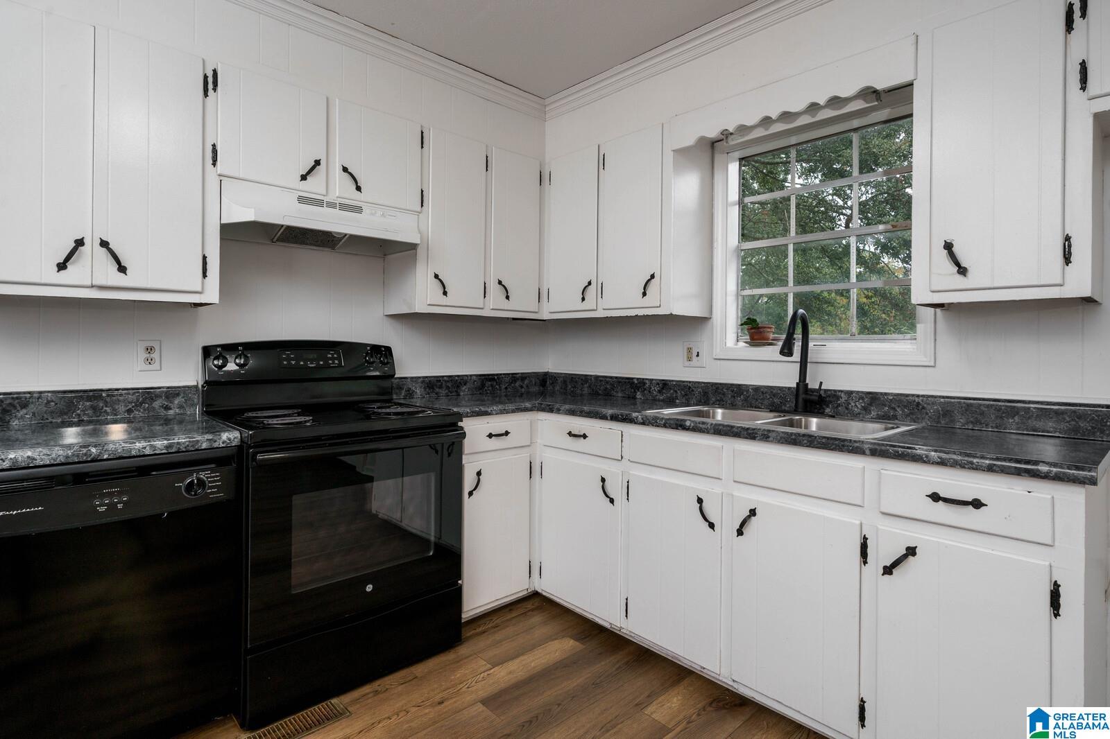 Homes for sale in Northport, AL | 2105 Crestwood Avenue, Northport, AL 35476 | MLS# 21435448