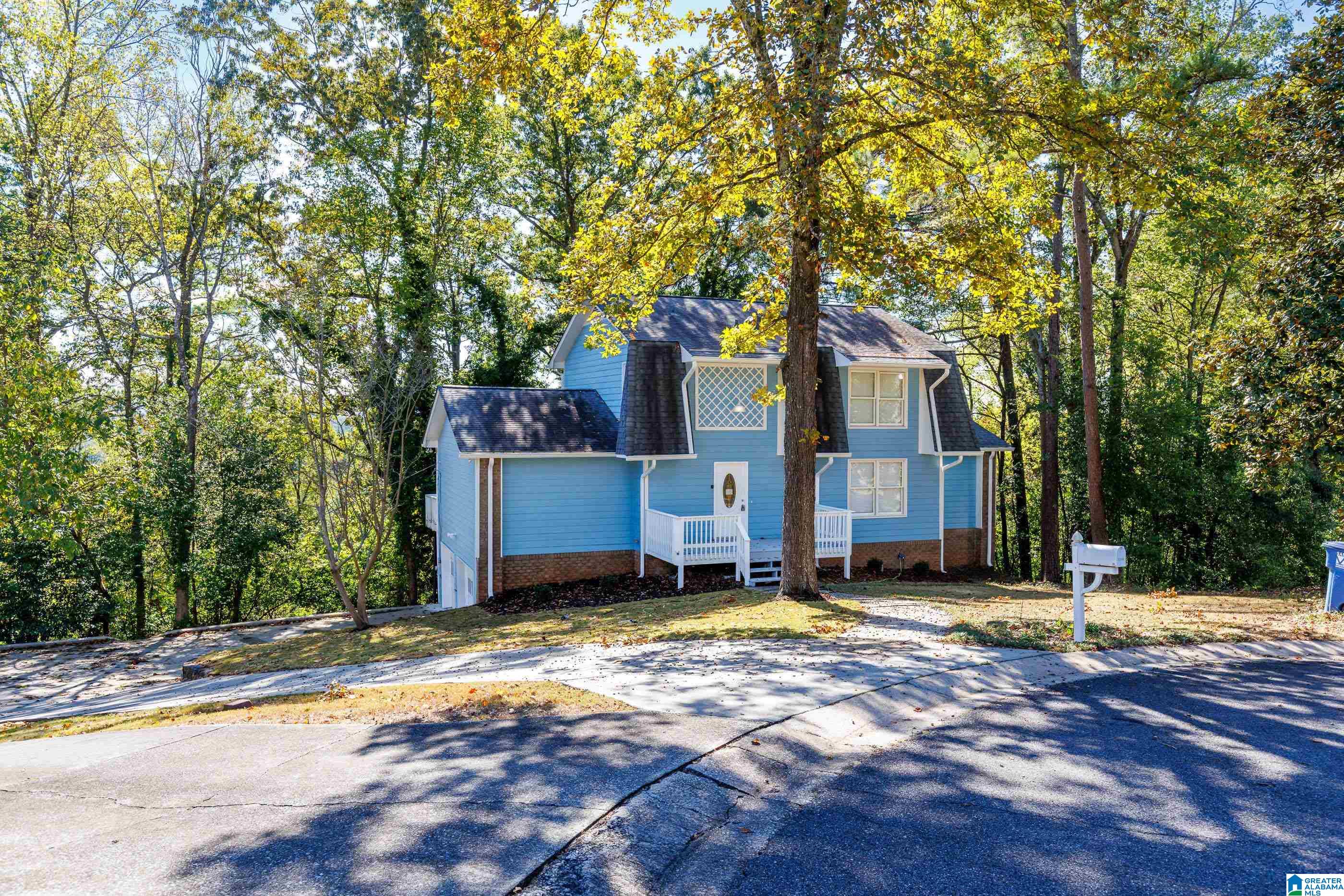 Homes for sale in Hoover, AL | 2503 Grand Point Circle, Hoover, AL 35226 | MLS# 21435708