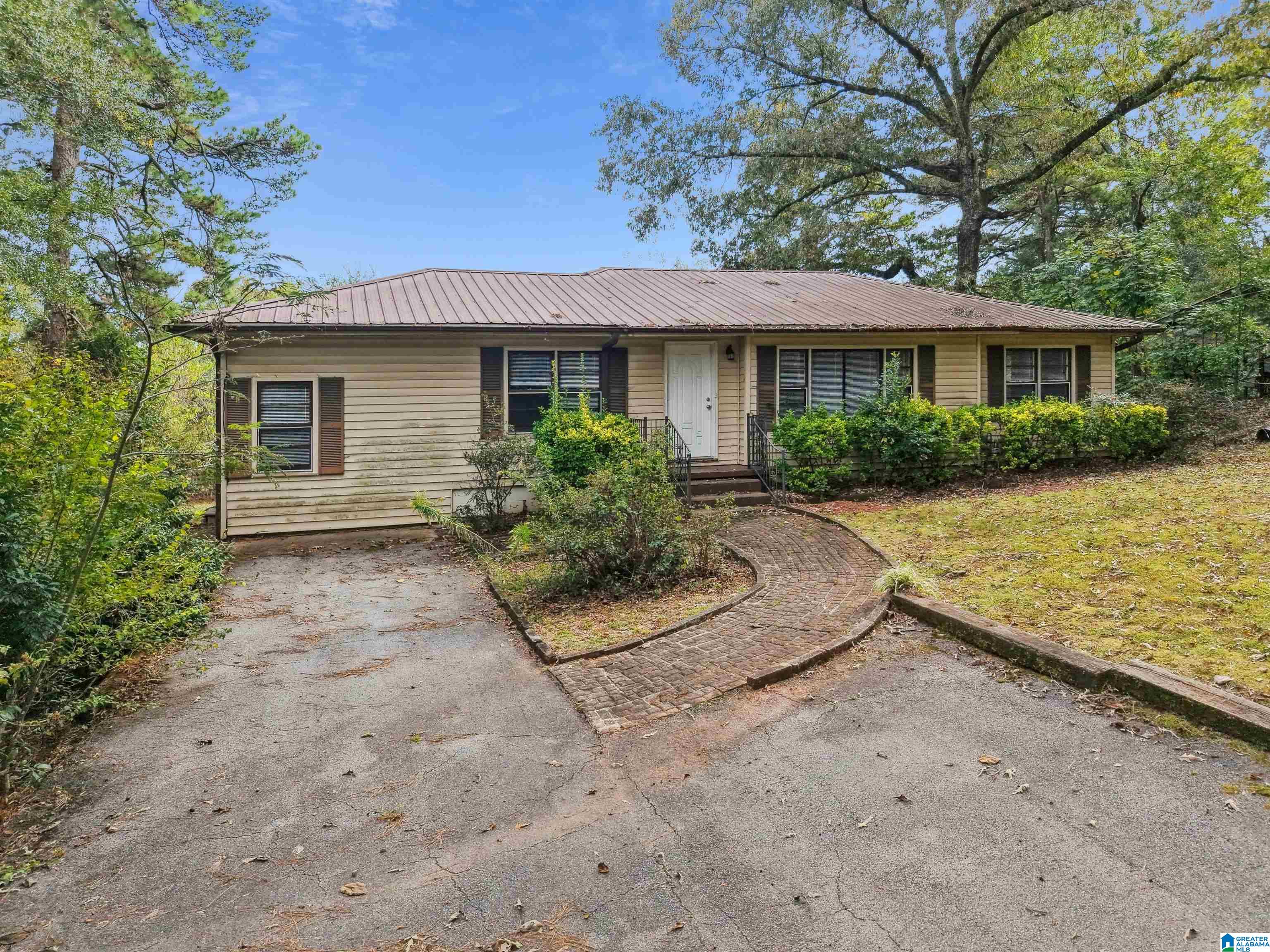 Homes for sale in Hueytown, AL | 1733 Faircrest Dr, Hueytown, AL 35023 | MLS# 21436050