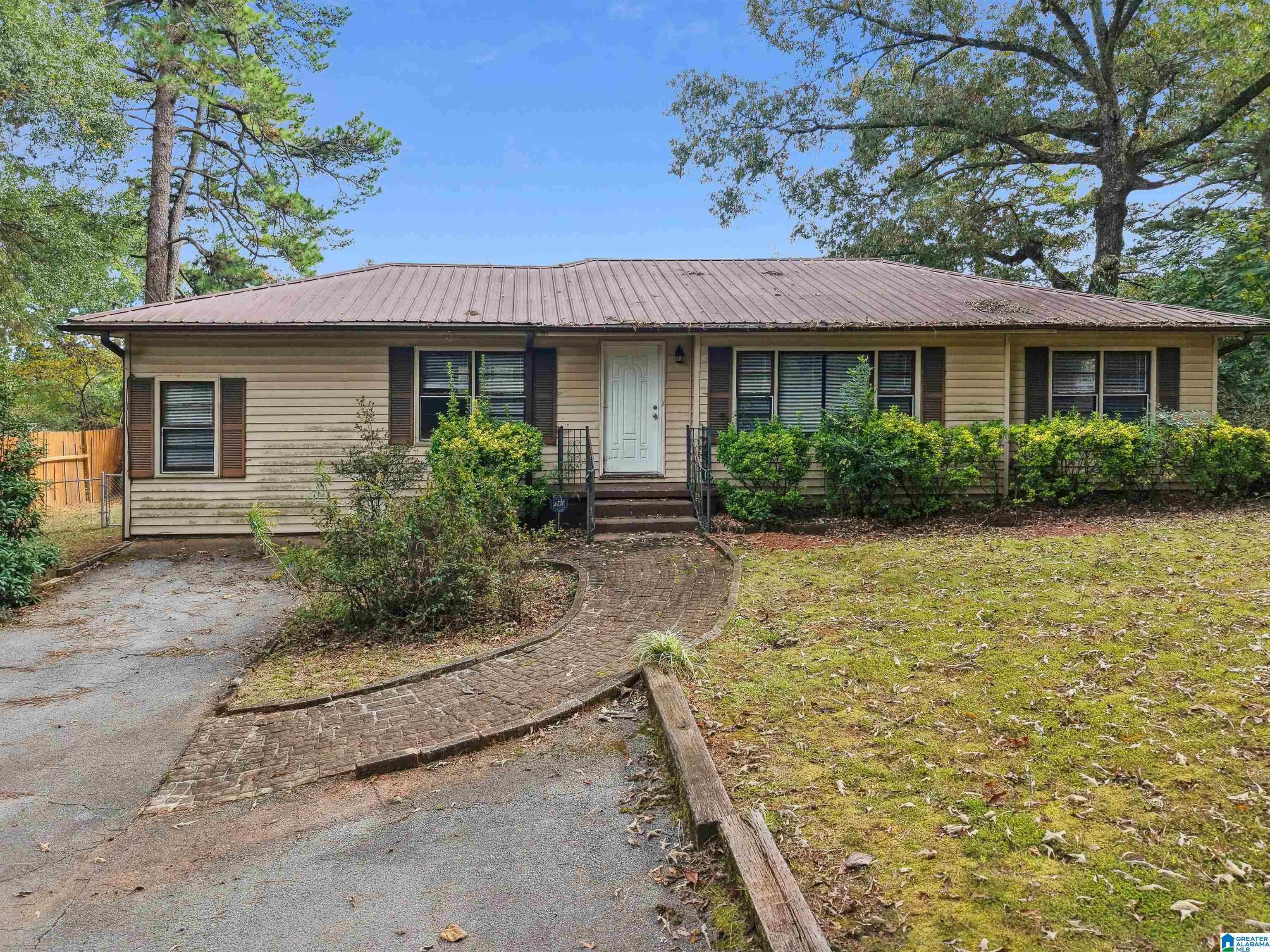 Homes for sale in Hueytown, AL | 1733 Faircrest Dr, Hueytown, AL 35023 | MLS# 21436050