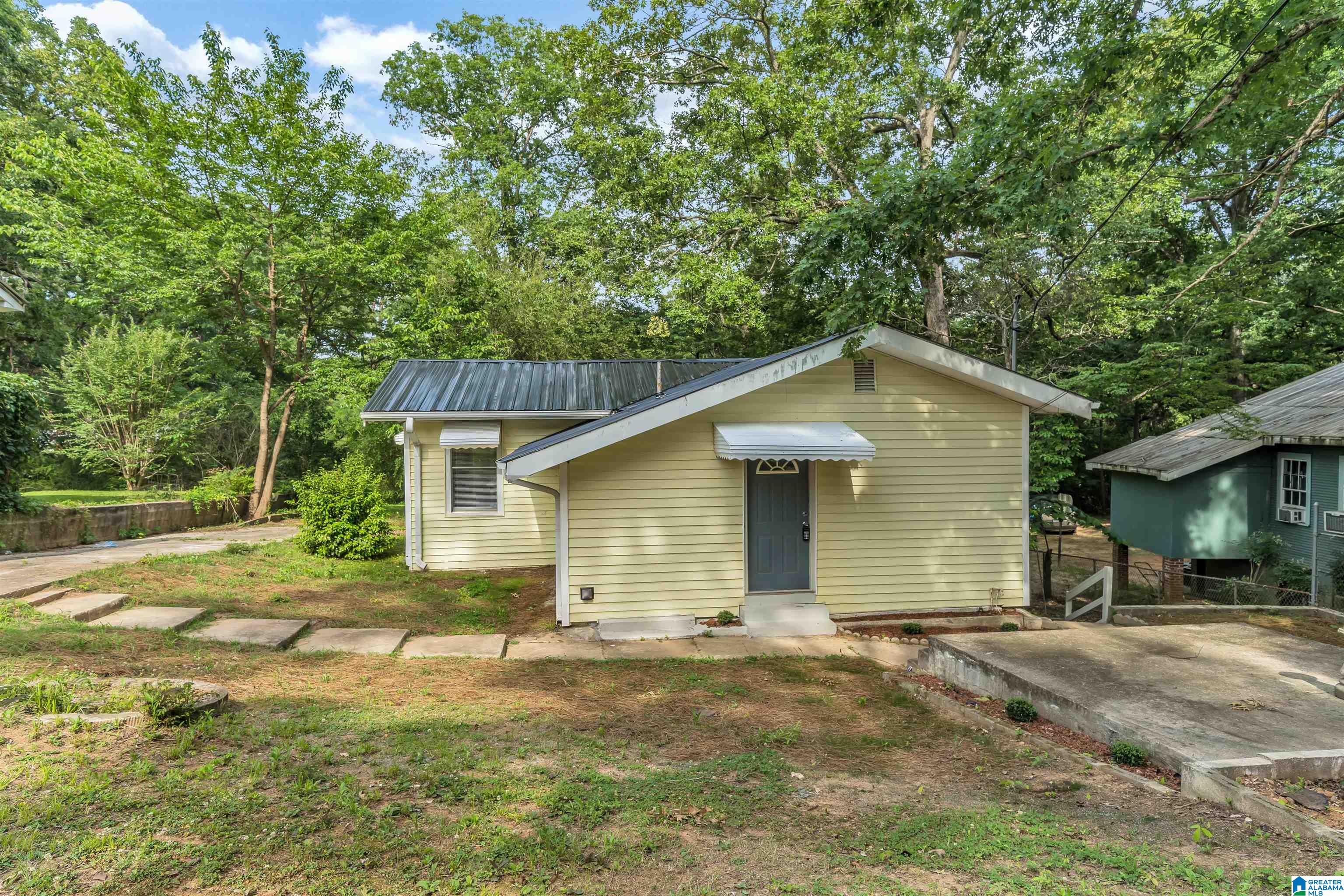 Homes for sale in Adamsville, AL | 211 Lakeshore Circle, Adamsville, AL 35005 | MLS# 21436473