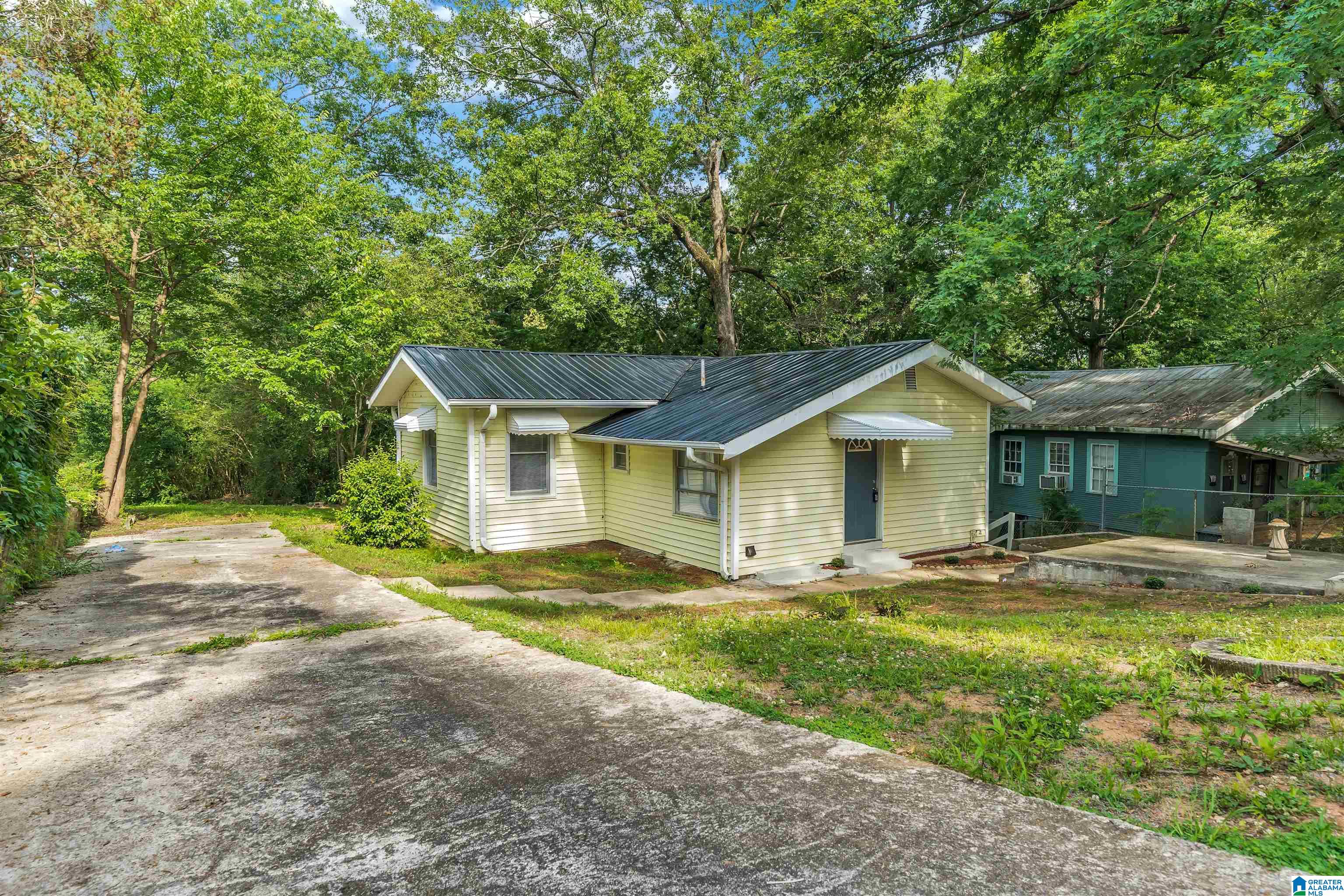 Homes for sale in Adamsville, AL | 211 Lakeshore Circle, Adamsville, AL 35005 | MLS# 21436473