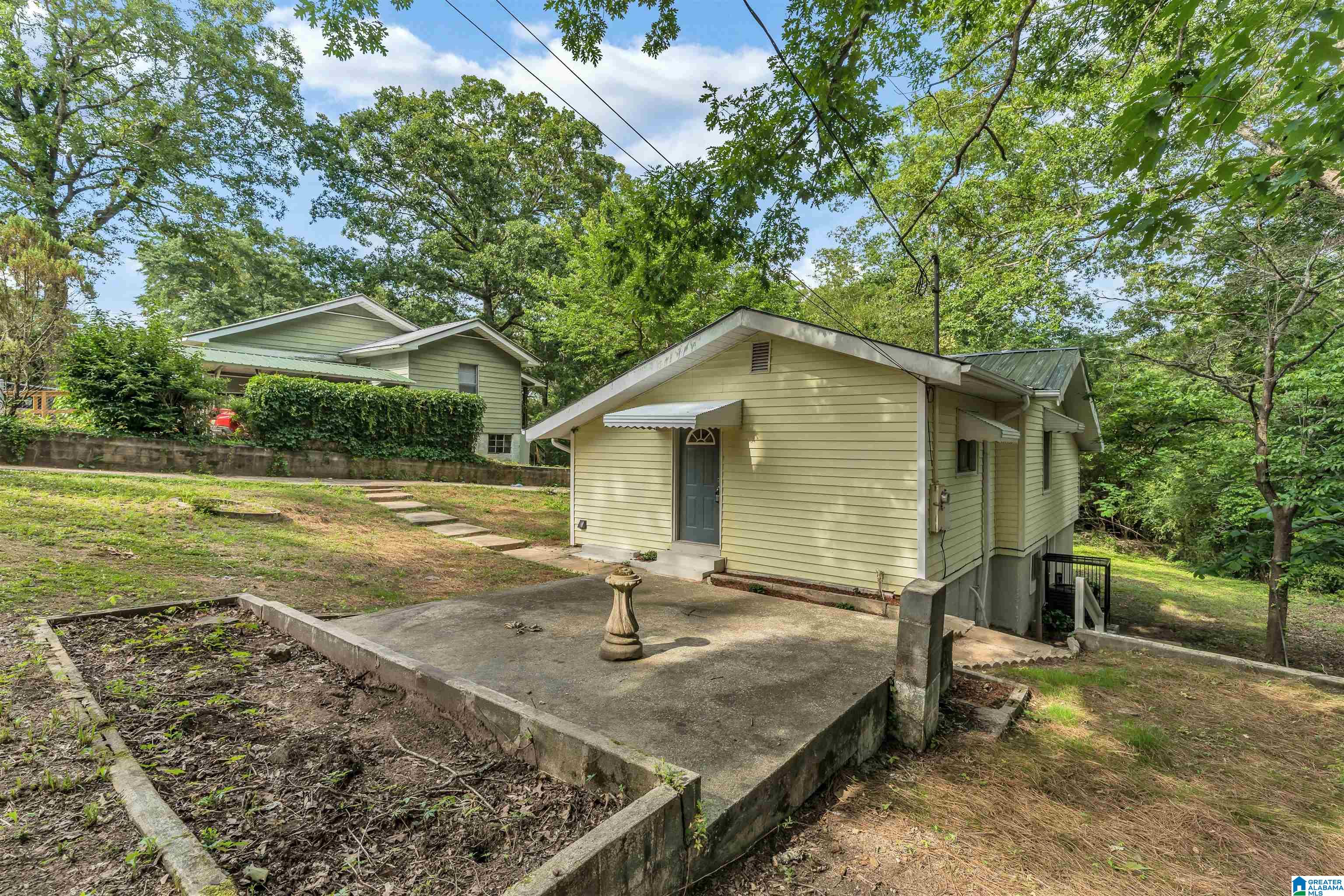 Homes for sale in Adamsville, AL | 211 Lakeshore Circle, Adamsville, AL 35005 | MLS# 21436473