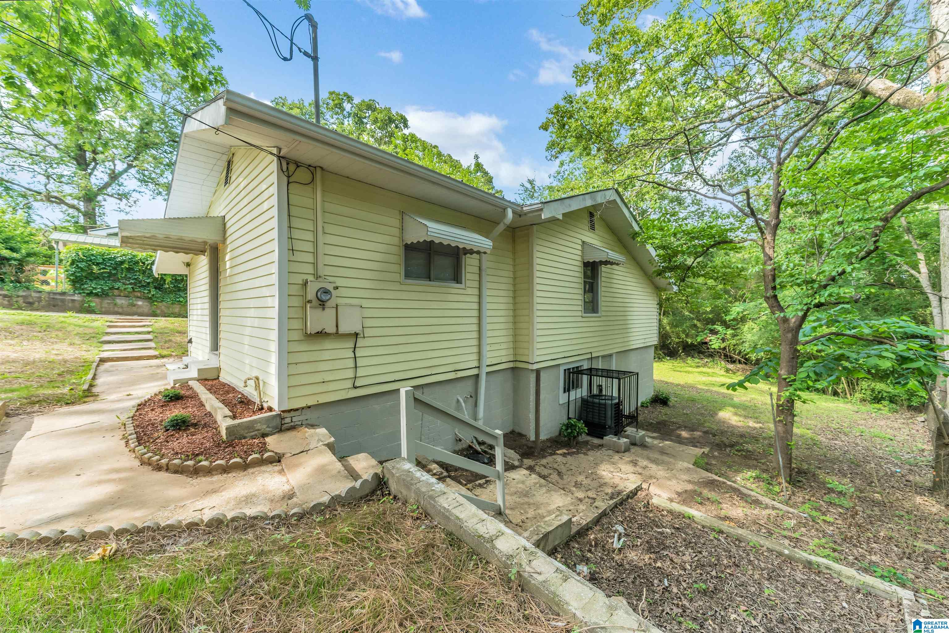 Homes for sale in Adamsville, AL | 211 Lakeshore Circle, Adamsville, AL 35005 | MLS# 21436473