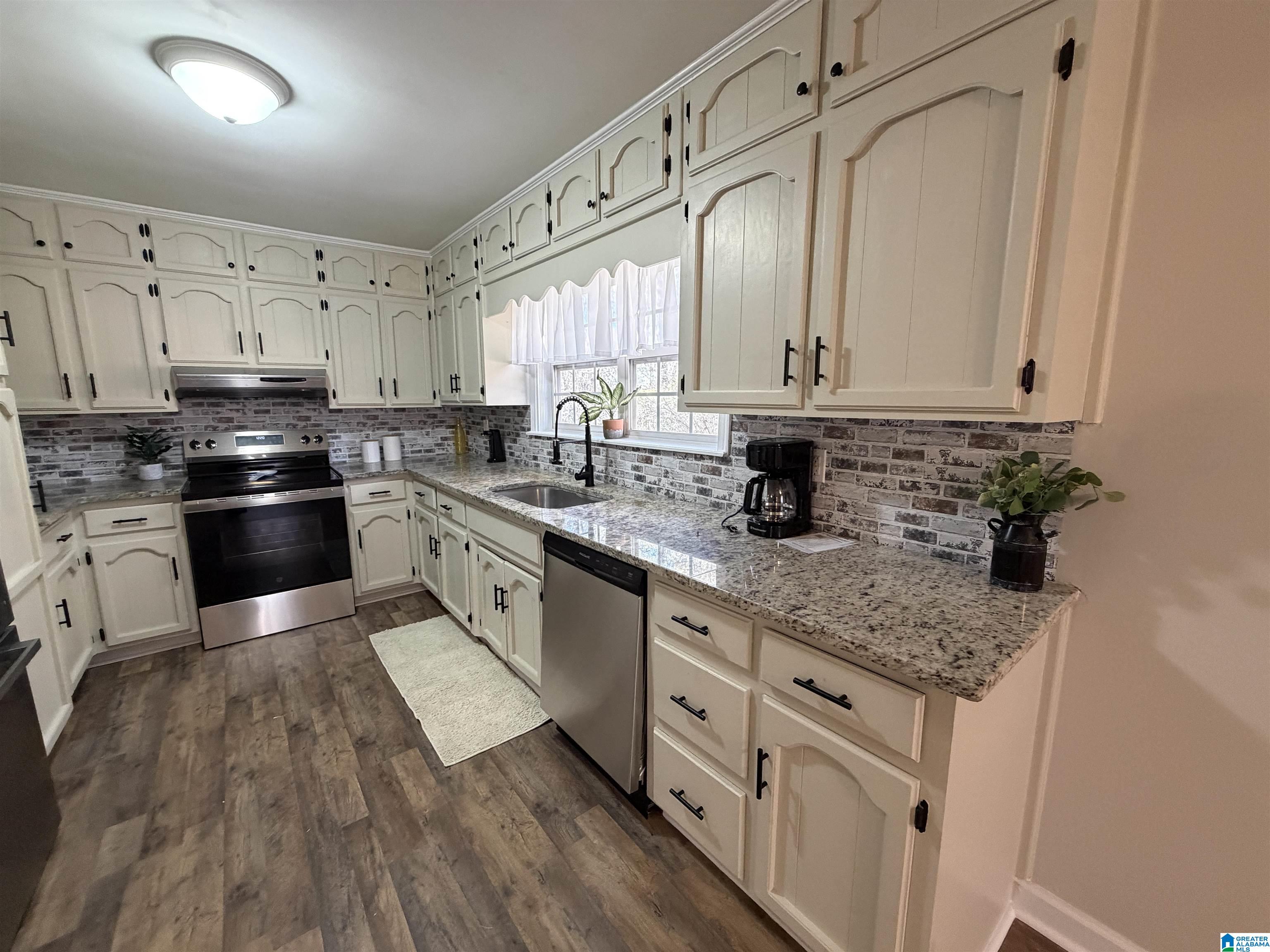 Homes for sale in Warrior, AL | 700 Thomas Road, Warrior, AL 35180 | MLS# 21437047