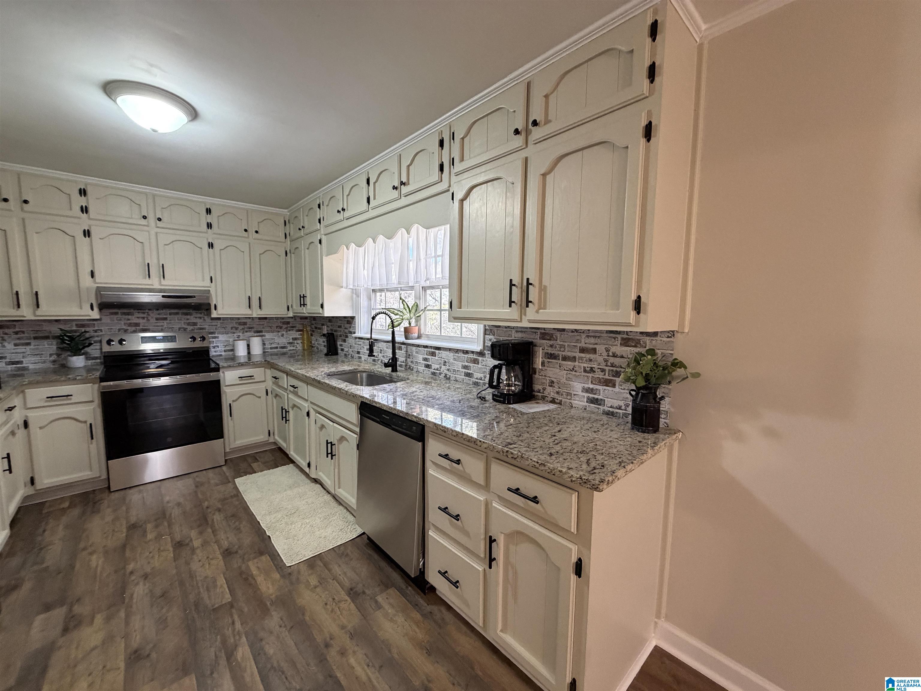 Homes for sale in Warrior, AL | 700 Thomas Road, Warrior, AL 35180 | MLS# 21437047