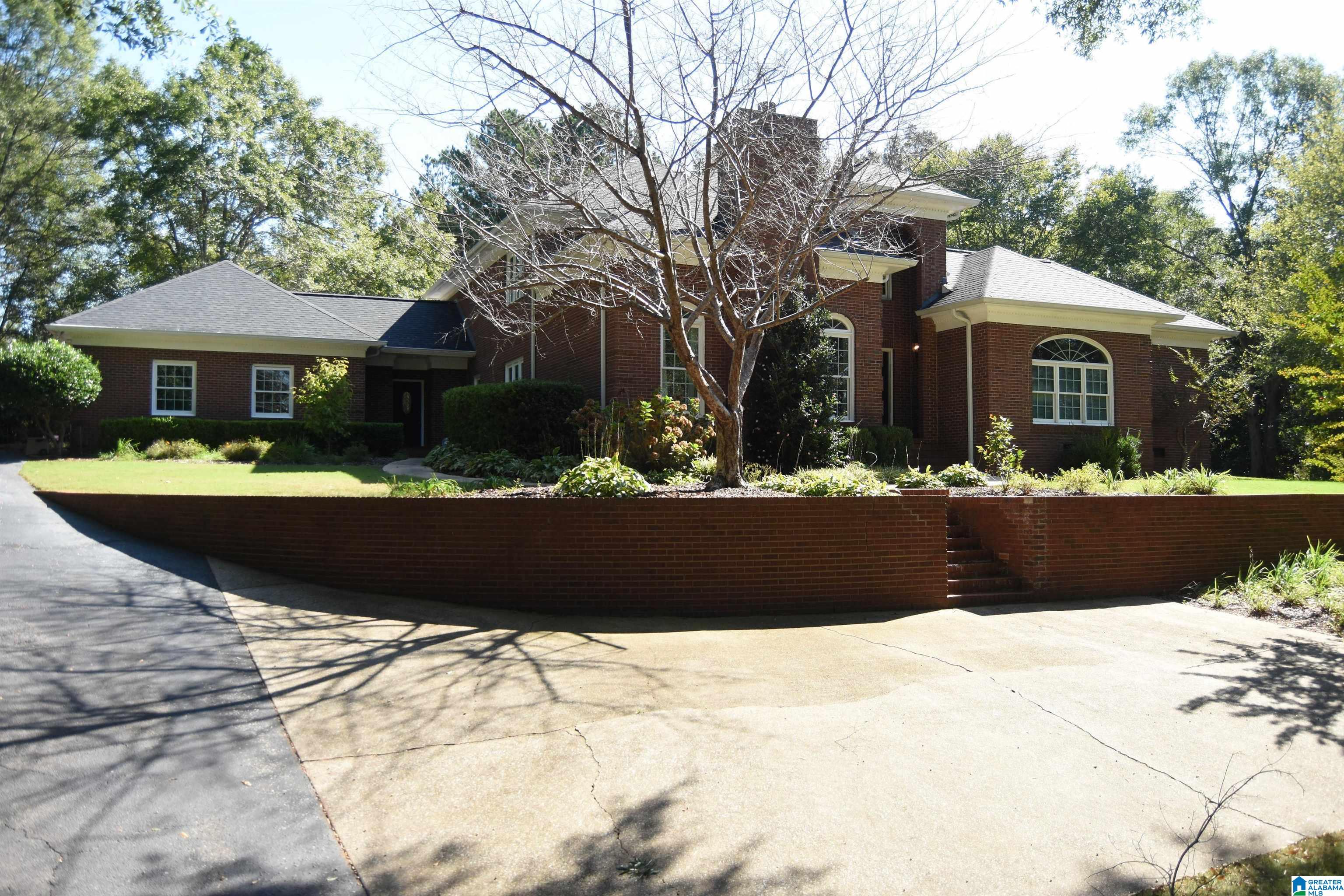 Homes for sale in Anniston, AL | 810 Dearmanville Dr N, Anniston, AL 36207 | MLS# 21437138