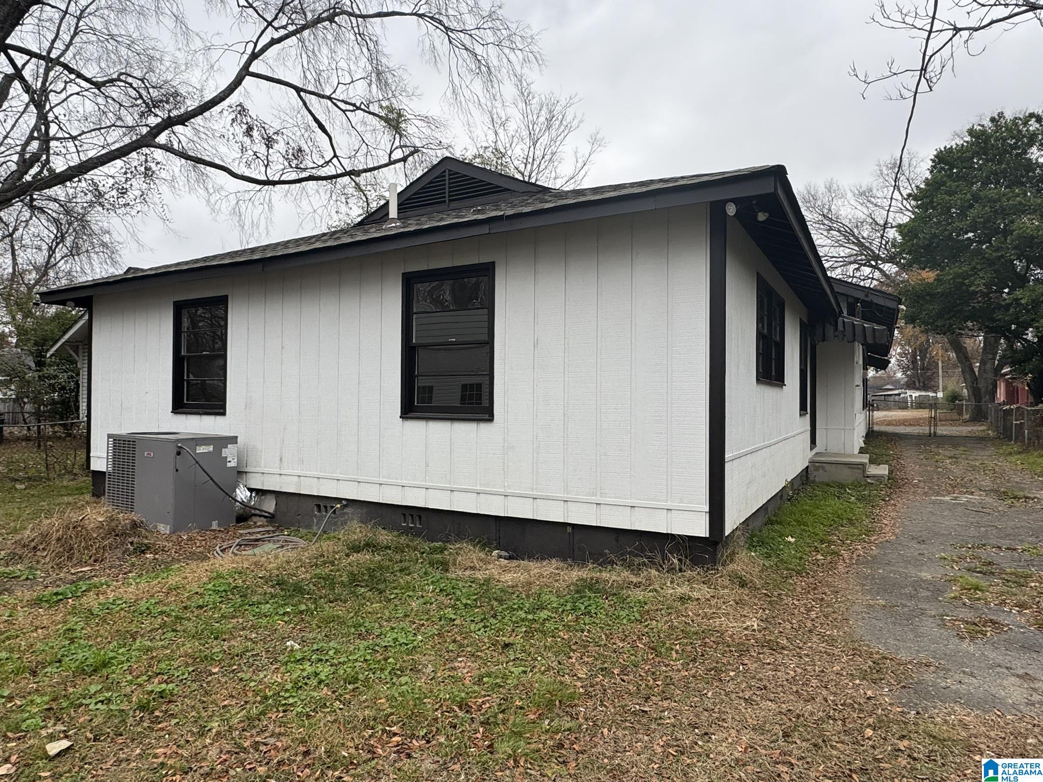 Homes for sale in Birmingham, AL | 1217 Sloan Avenue, Birmingham, AL 35217 | MLS# 21437260