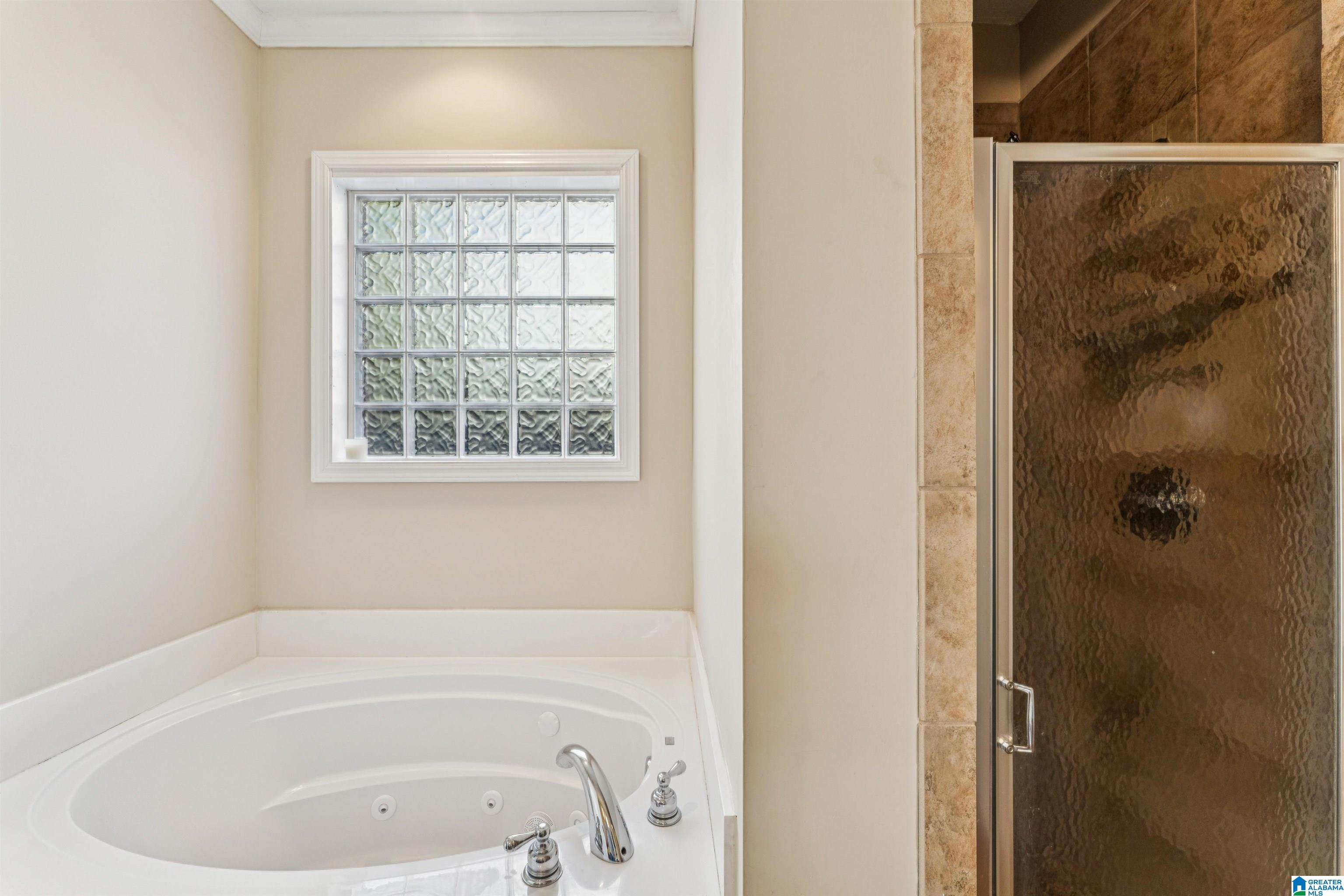 Homes for sale in Hoover, AL | 4950 Paradise Lake Circle, Hoover, AL 35244 | MLS# 21437621