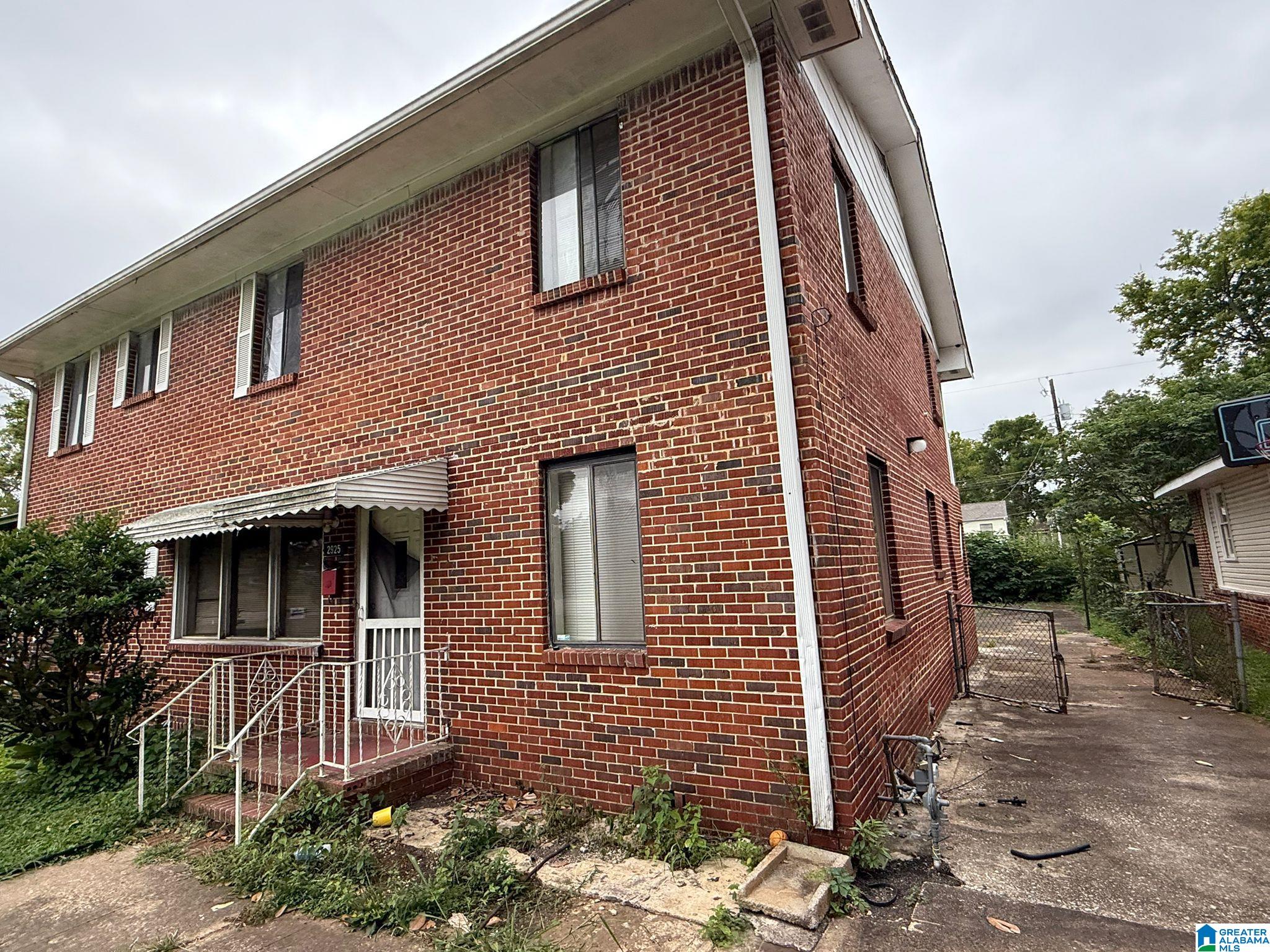 Homes for sale in Birmingham, AL | 2925 Steiner Court Sw, Birmingham, AL 35211 | MLS# 21437832