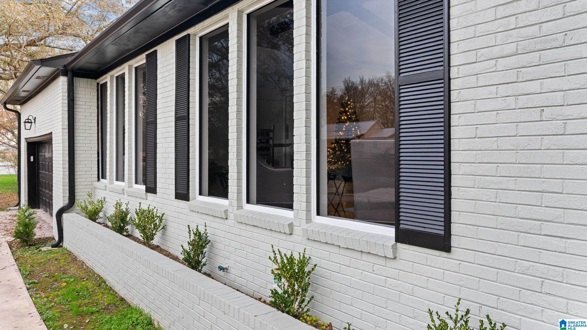 Homes for sale in Warrior, AL | 112 5Th Street W, Warrior, AL 35180 | MLS# 21437851