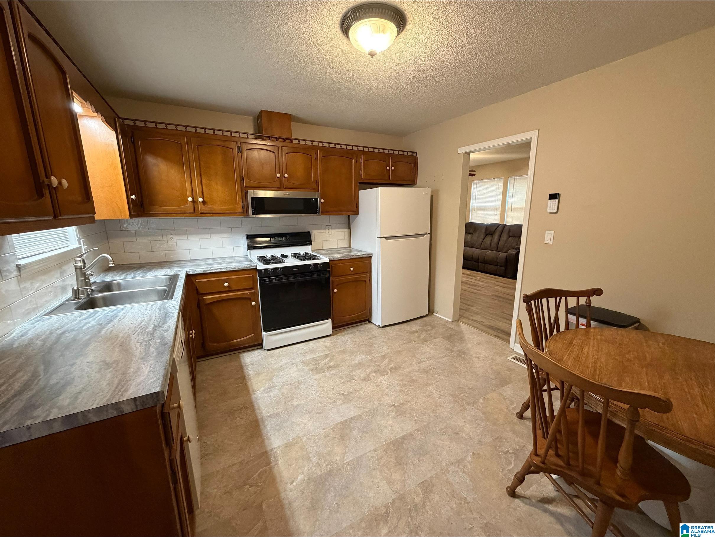 Homes for sale in Trussville, AL | 5910 Elizabeth Dr, Trussville, AL 35173 | MLS# 21438032