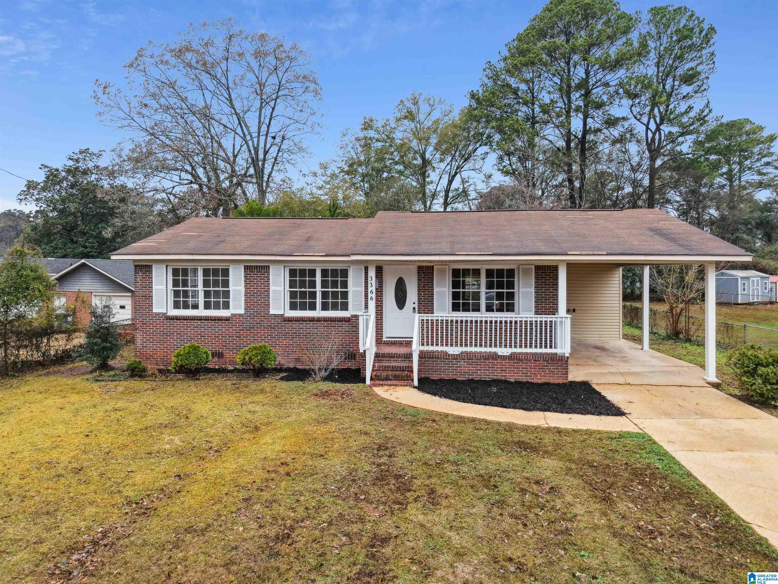 Homes for sale in Hueytown, AL | 3366 Crescent Dr, Hueytown, AL 35023 | MLS# 21438347