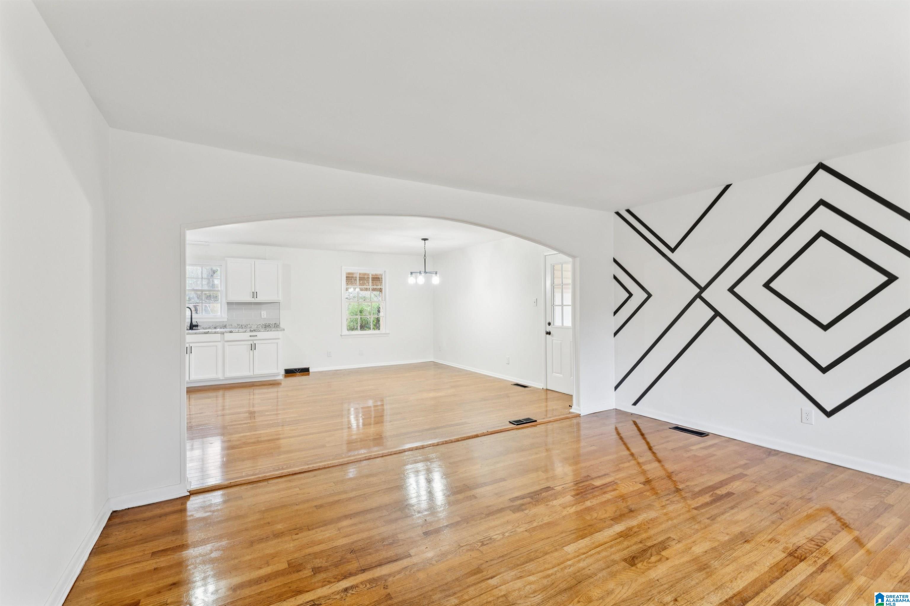 Homes for sale in Hueytown, AL | 3366 Crescent Dr, Hueytown, AL 35023 | MLS# 21438347