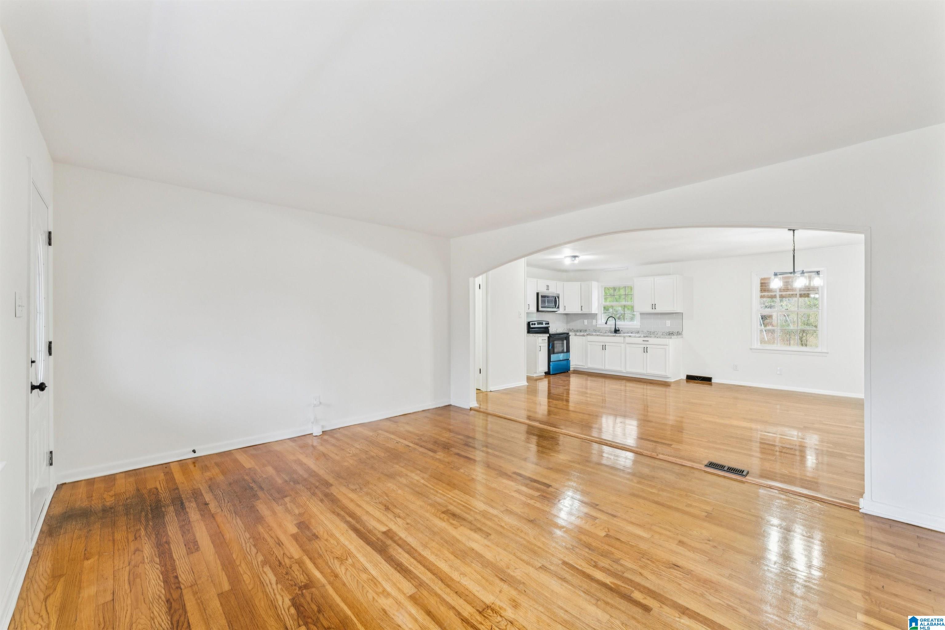 Homes for sale in Hueytown, AL | 3366 Crescent Dr, Hueytown, AL 35023 | MLS# 21438347