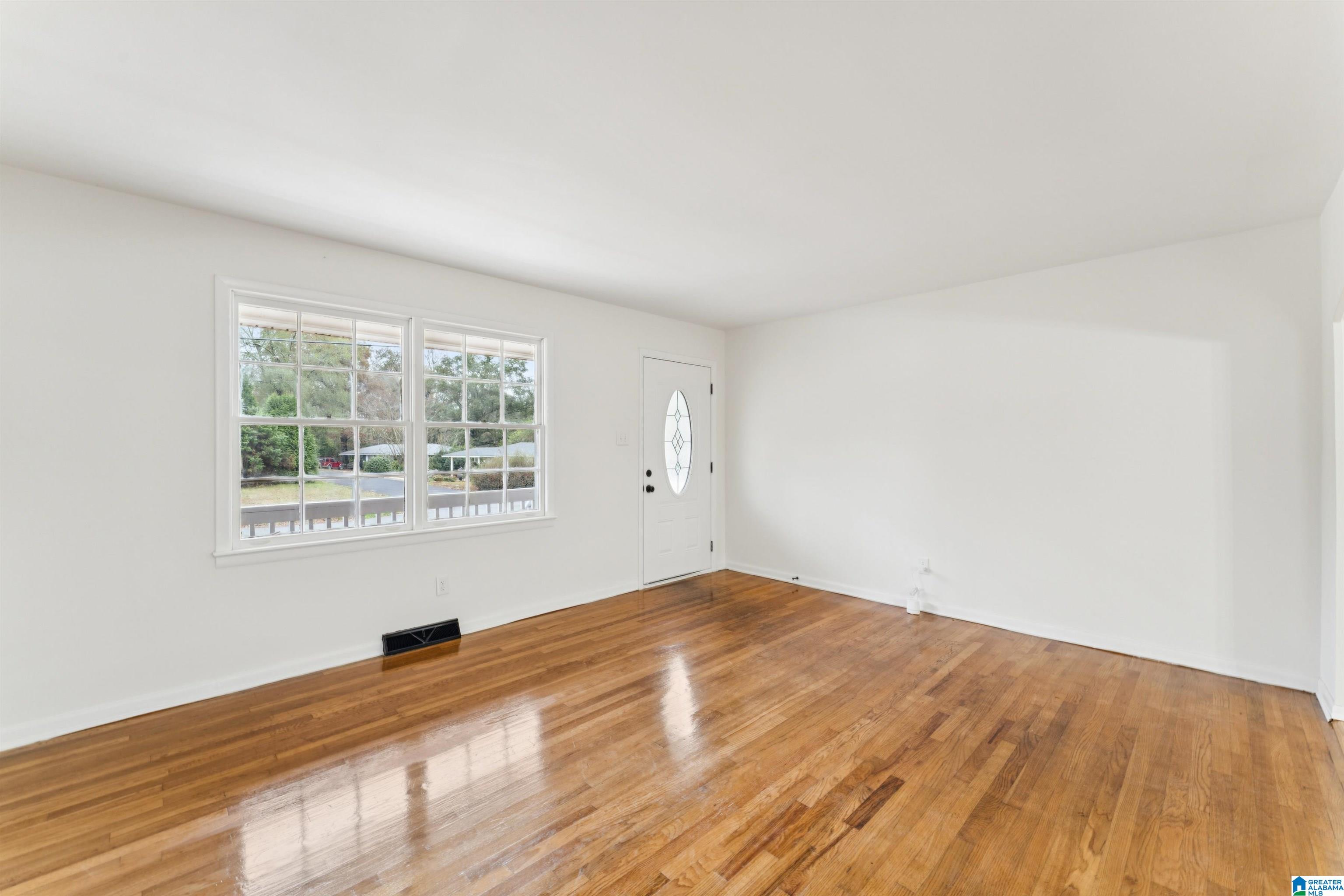 Homes for sale in Hueytown, AL | 3366 Crescent Dr, Hueytown, AL 35023 | MLS# 21438347