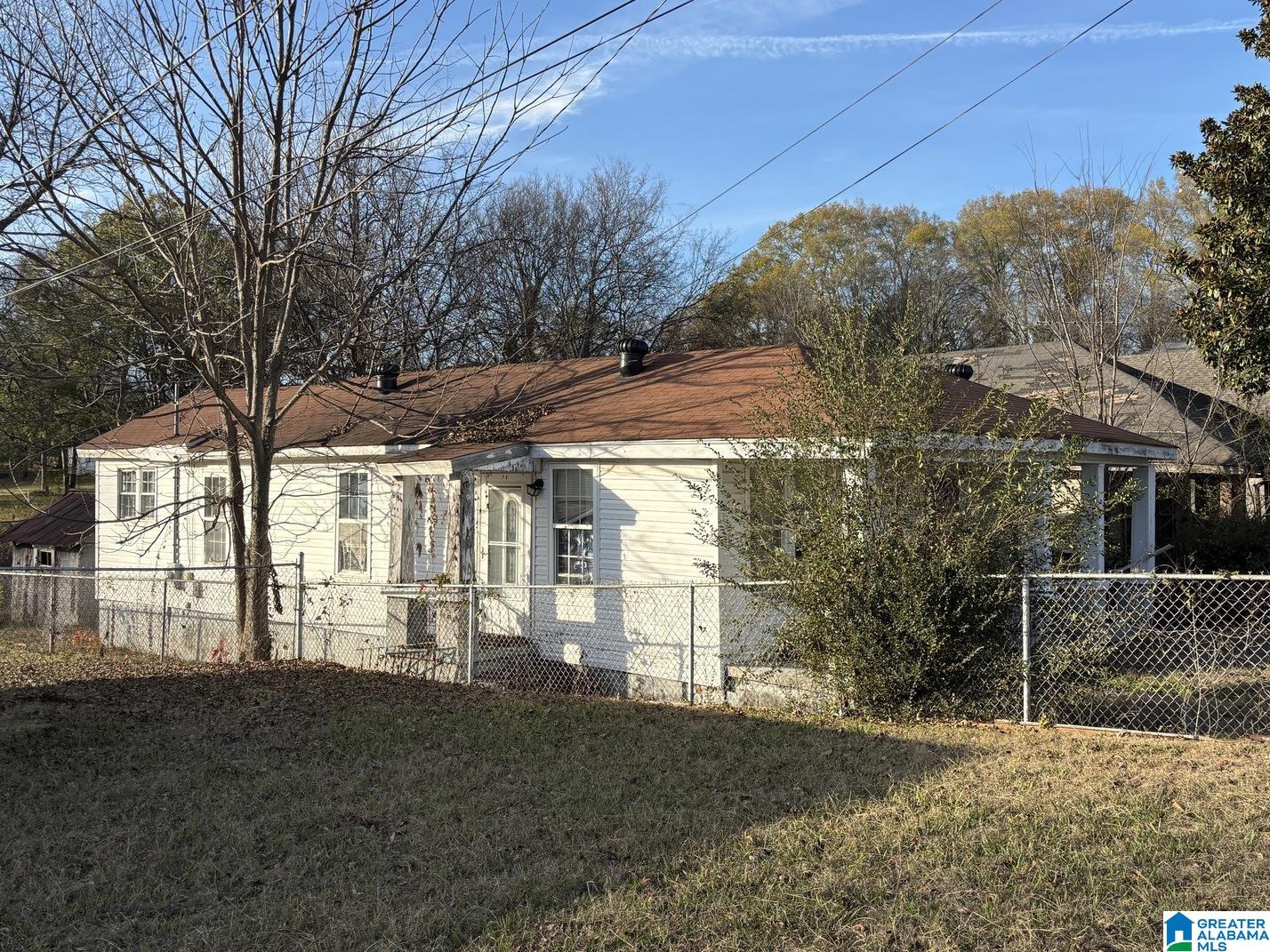 Homes for sale in Anniston, AL | 1710 Dooley Avenue, Anniston, AL 36201 | MLS# 21438877