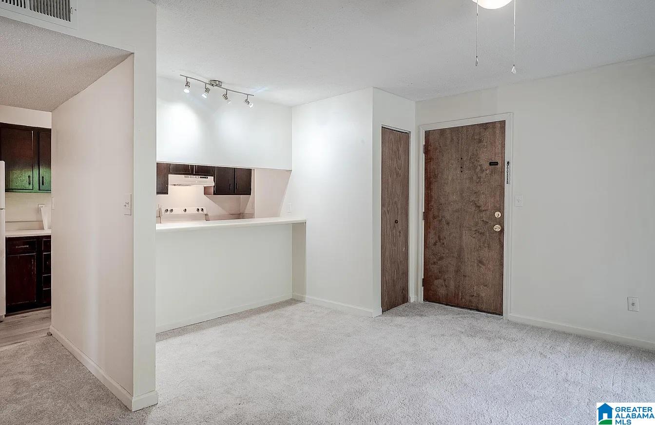 Homes for sale in Birmingham, AL | 405 Skyview Dr #unit j, Birmingham, AL 35209 | MLS# 21438970