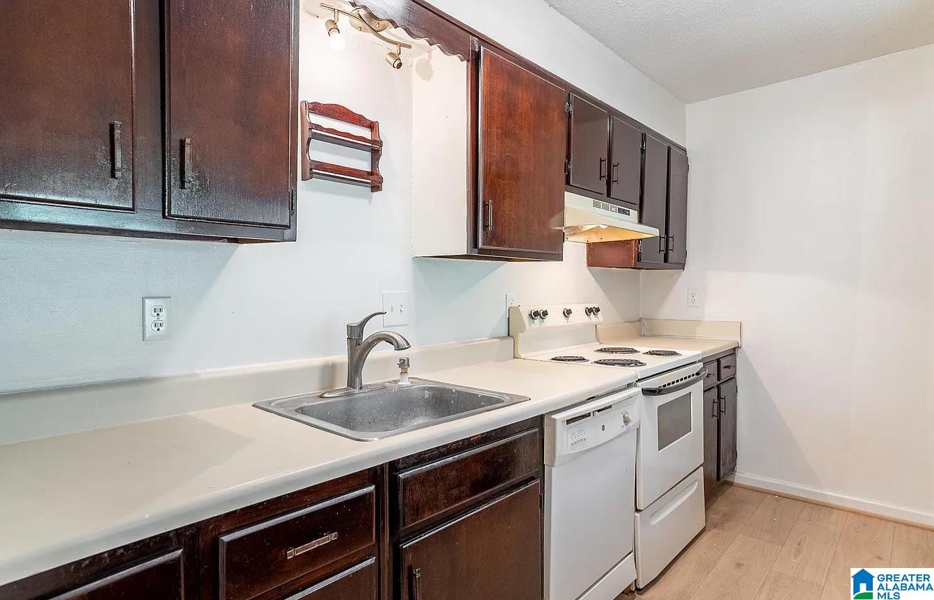 Homes for sale in Birmingham, AL | 405 Skyview Dr #unit j, Birmingham, AL 35209 | MLS# 21438970