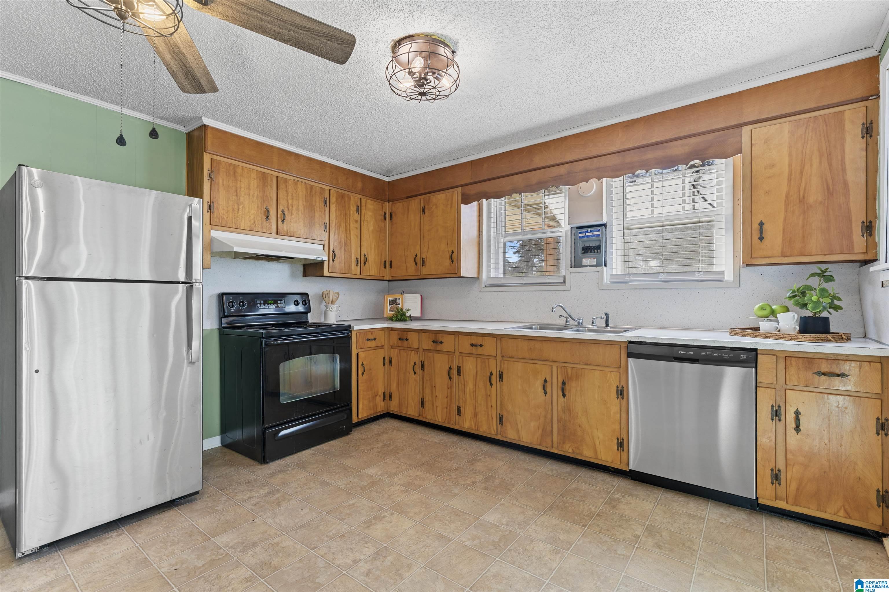 Homes for sale in Hueytown, AL | 120 Vail Avenue, Hueytown, AL 35023 | MLS# 21439540