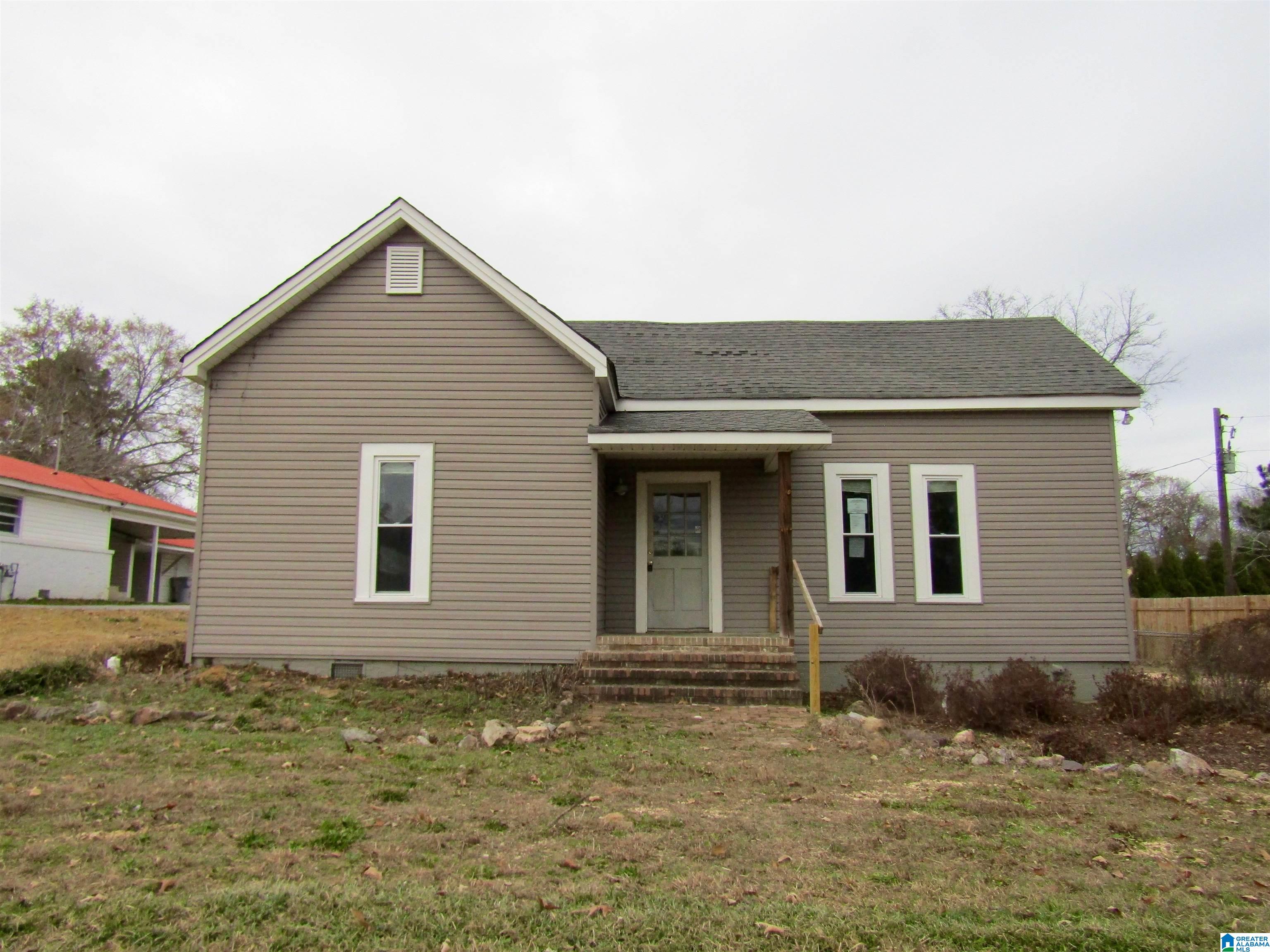 Homes for sale in Columbiana, AL | 434 W College Street, Columbiana, AL 35051 | MLS# 21439836