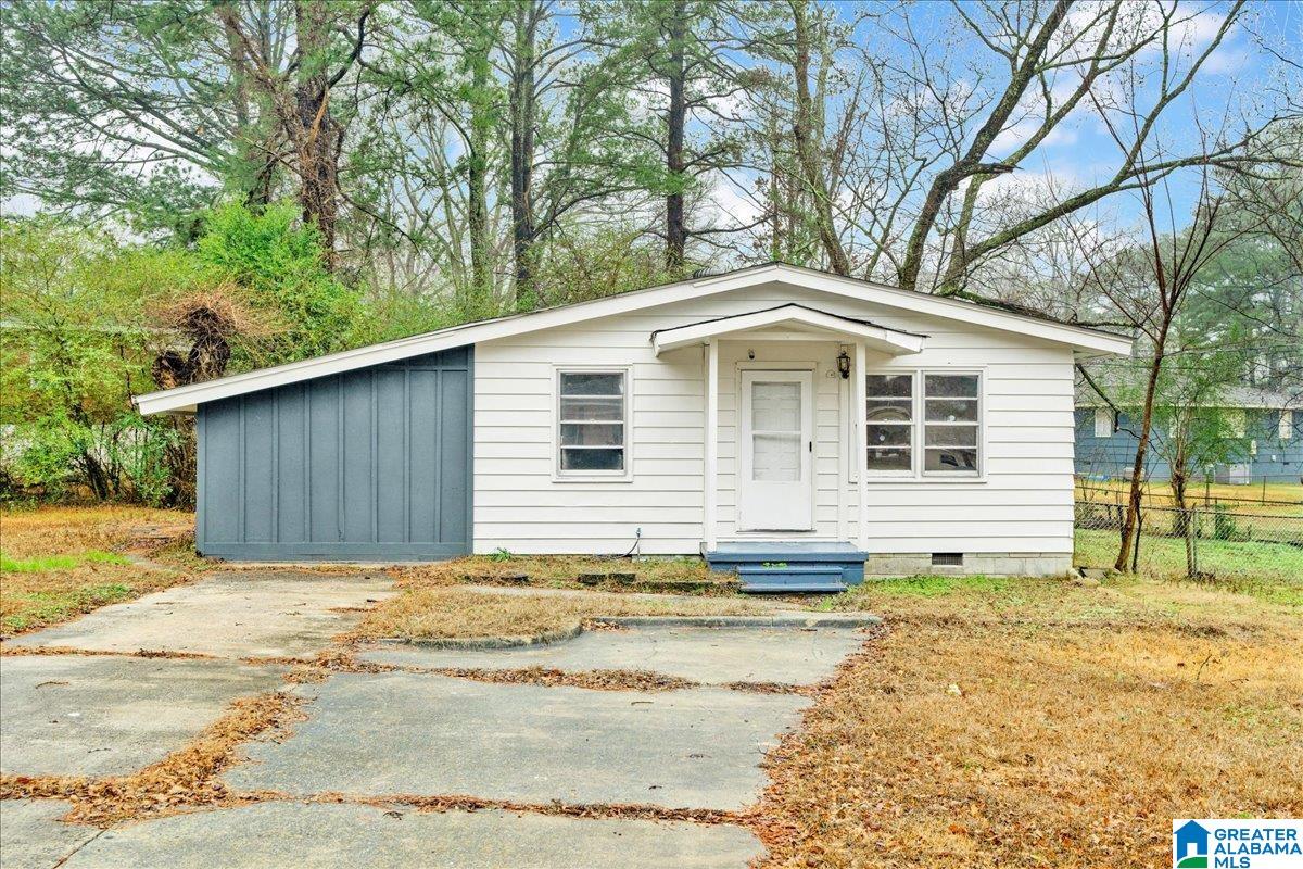 Homes for sale in Center Point, AL | 1712 4th Pl Nw, Center Point, AL 35215 | MLS# 21439920