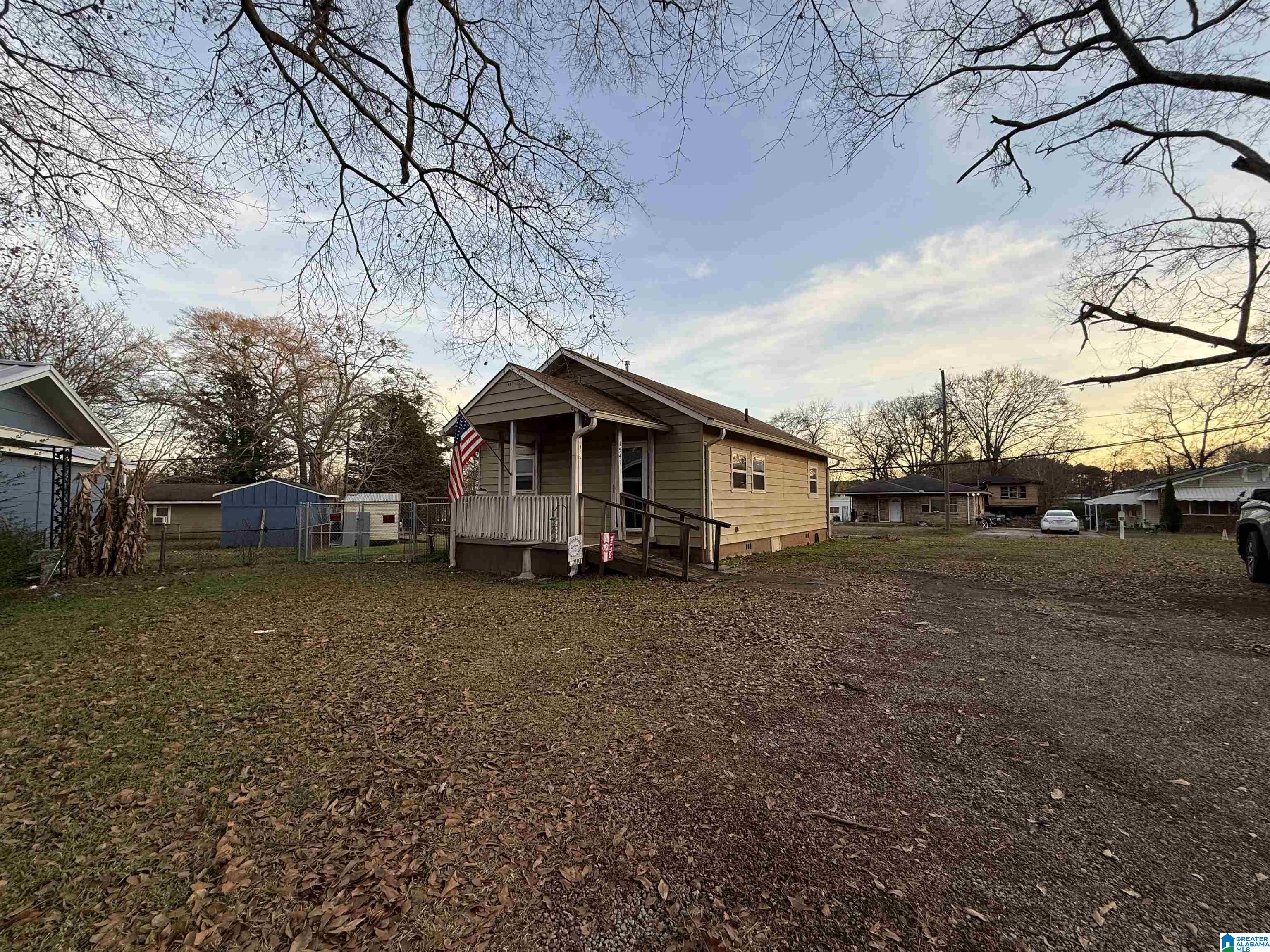 Homes for sale in Hueytown, AL | 1541 26Th Avenue N, Hueytown, AL 35023 | MLS# 21439999