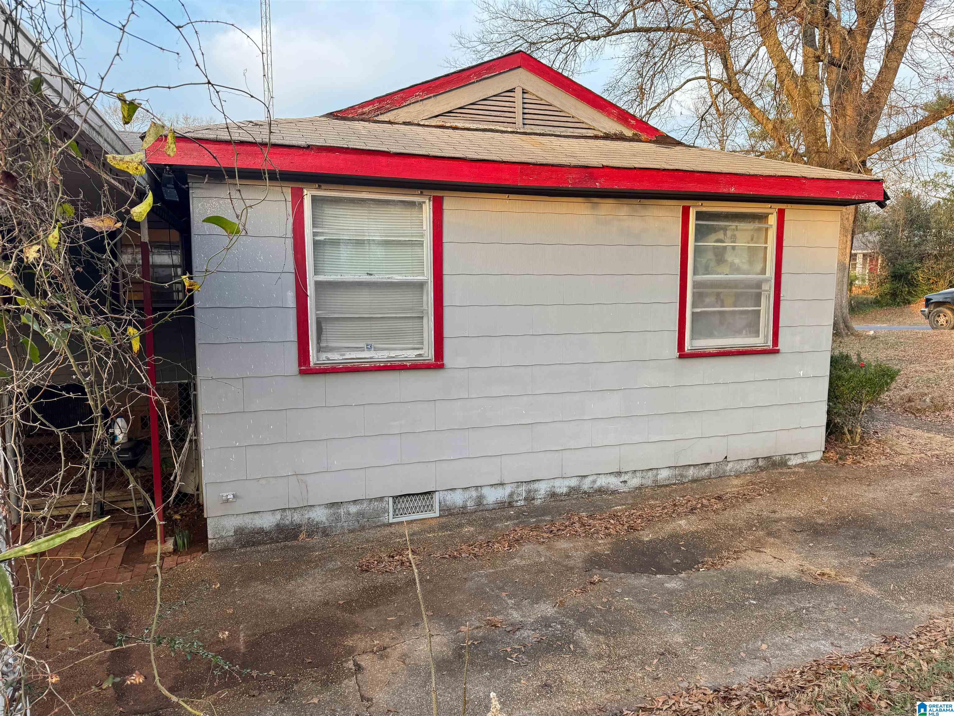 Homes for sale in Talladega, AL | 727 Glenwood Road, Talladega, AL 35160 | MLS# 21440443