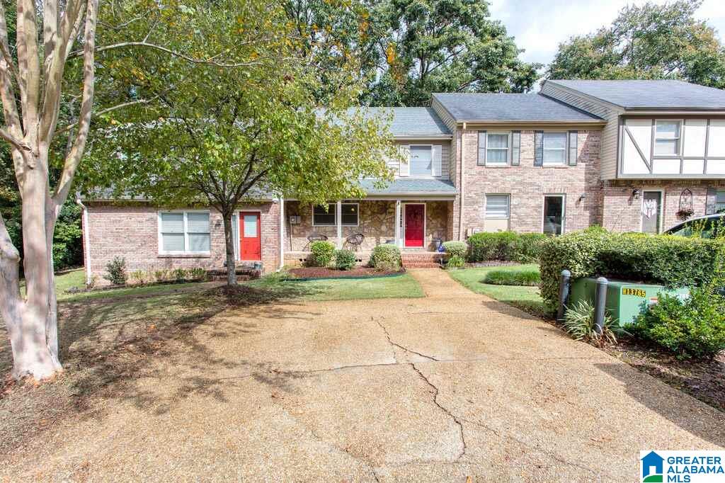 Homes for sale in Vestavia, AL | 3264 Overton Manor Dr, Vestavia, AL 35243 | MLS# 731471