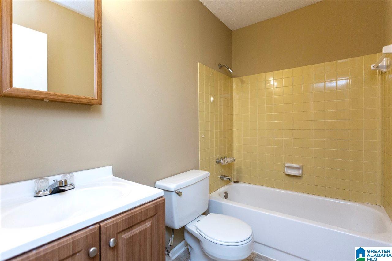 119 20TH CT E