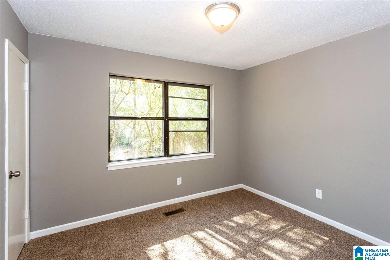 13 EDDINGS LN
