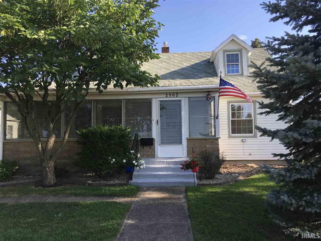 2502 Eisenhower South Bend, IN 46615