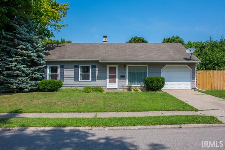 1445 Glenlake South Bend, IN 46614