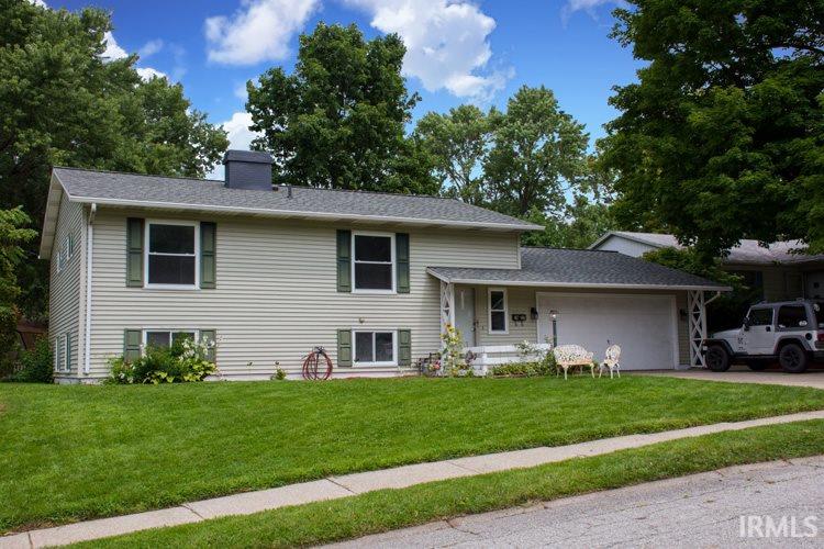 1917 Trent Way South Bend, IN 46614