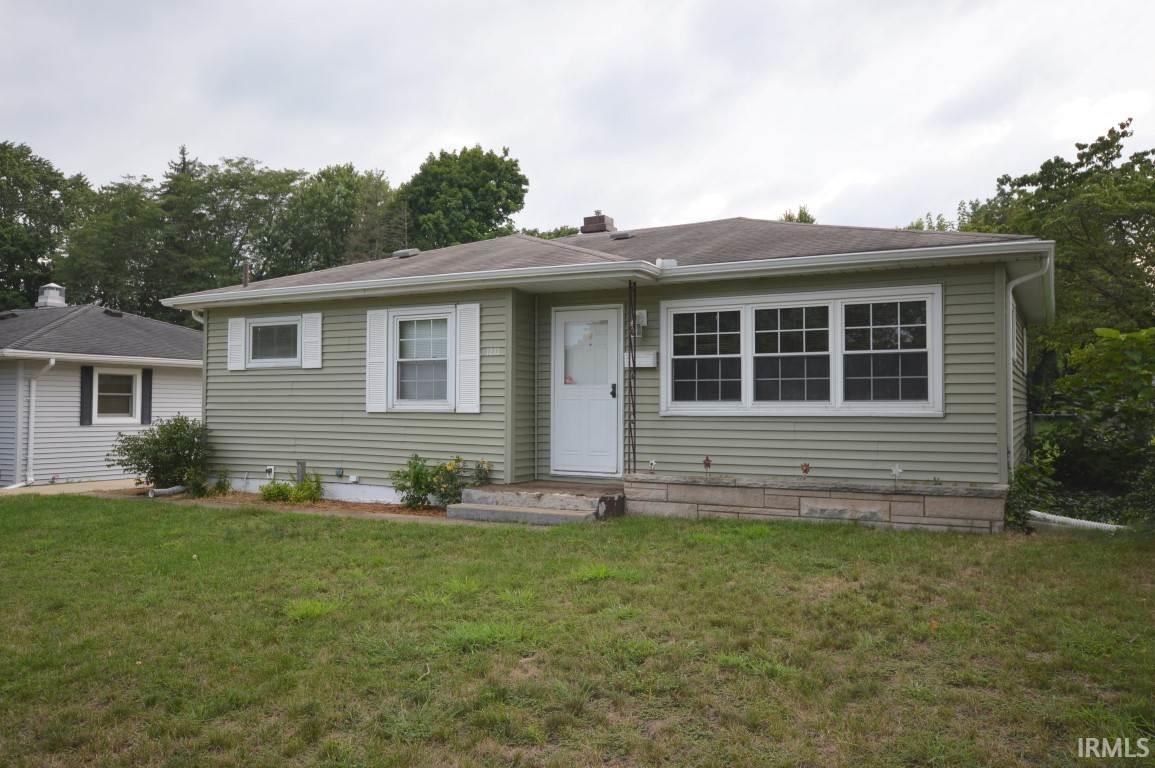 1233 Sussex South Bend, IN 46628