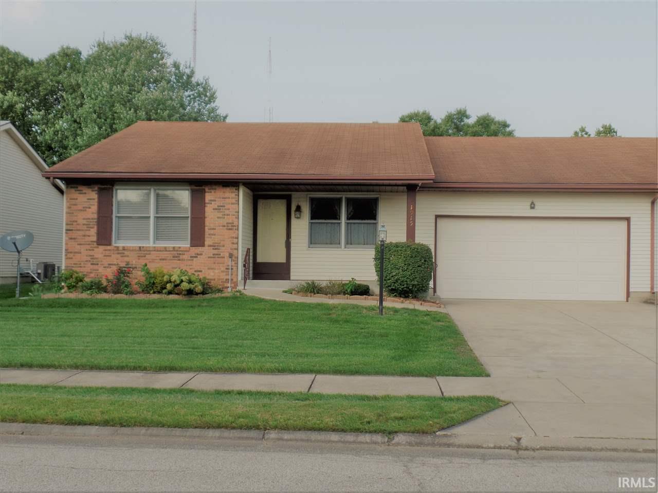 1915 Stonehedge South Bend, IN 46614