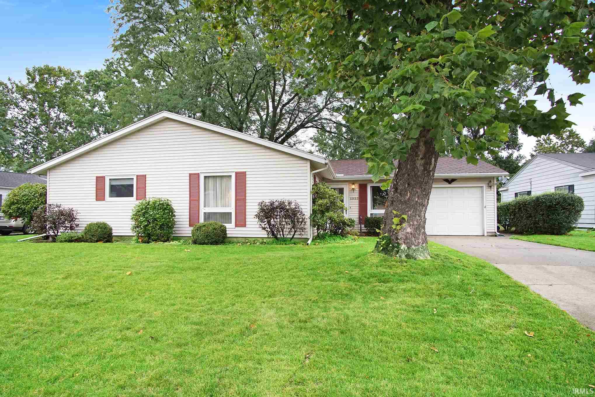 1933 Briar South Bend, IN 46614