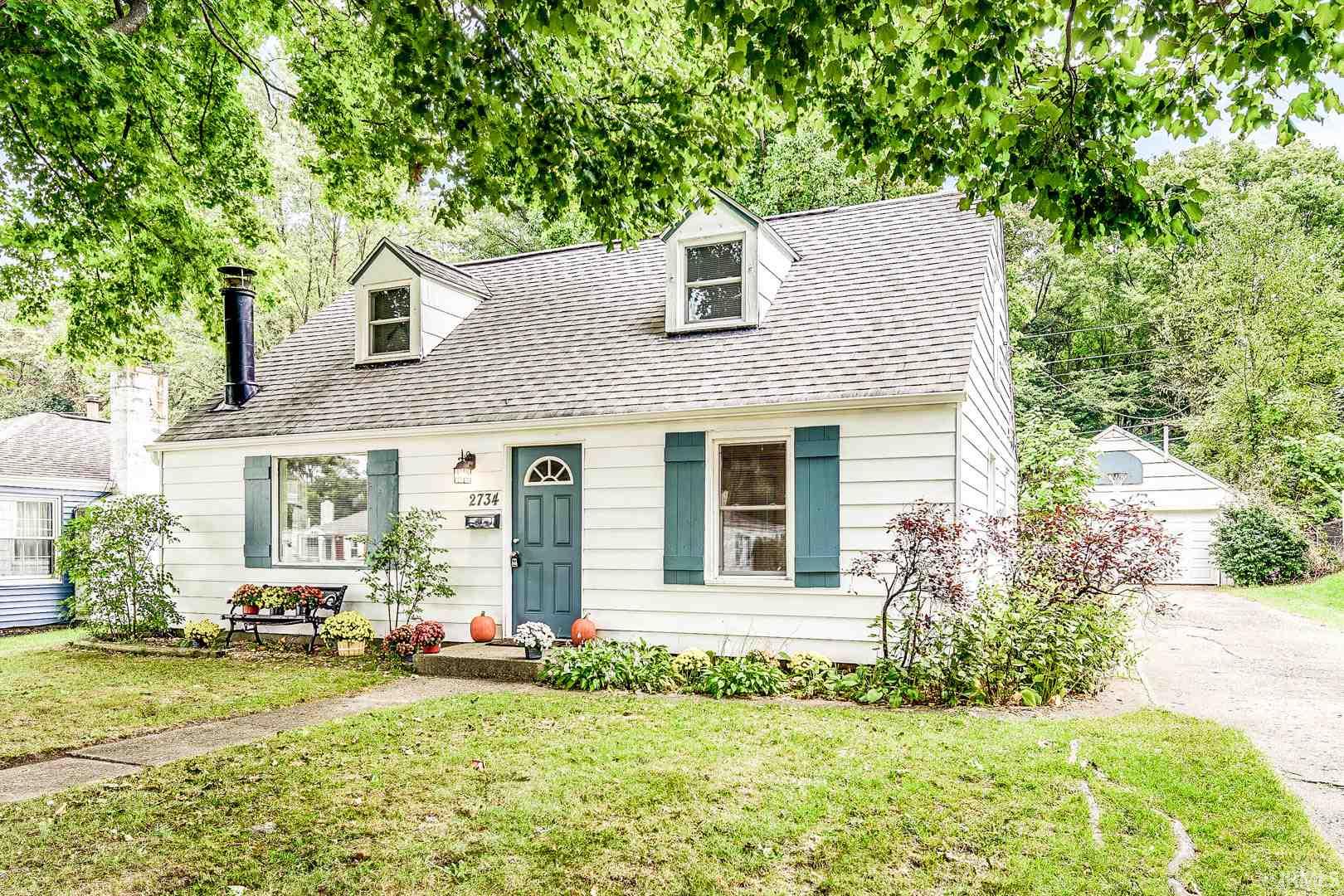 2734 Woodmont South Bend, IN 46614