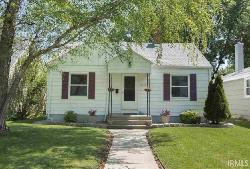2042 Hollywood South Bend, IN 46616
