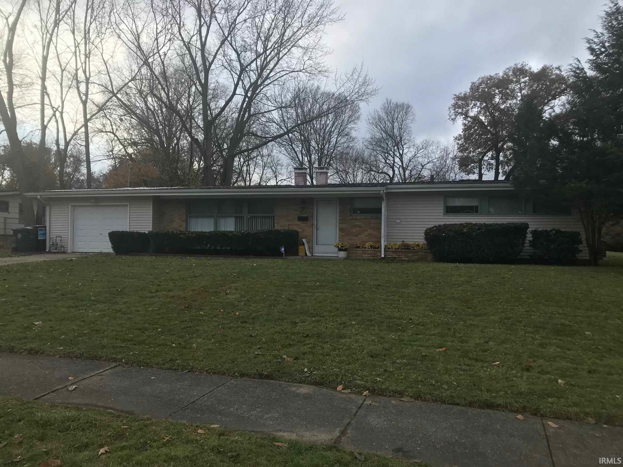 3015 Hilltop South Bend, IN 46614
