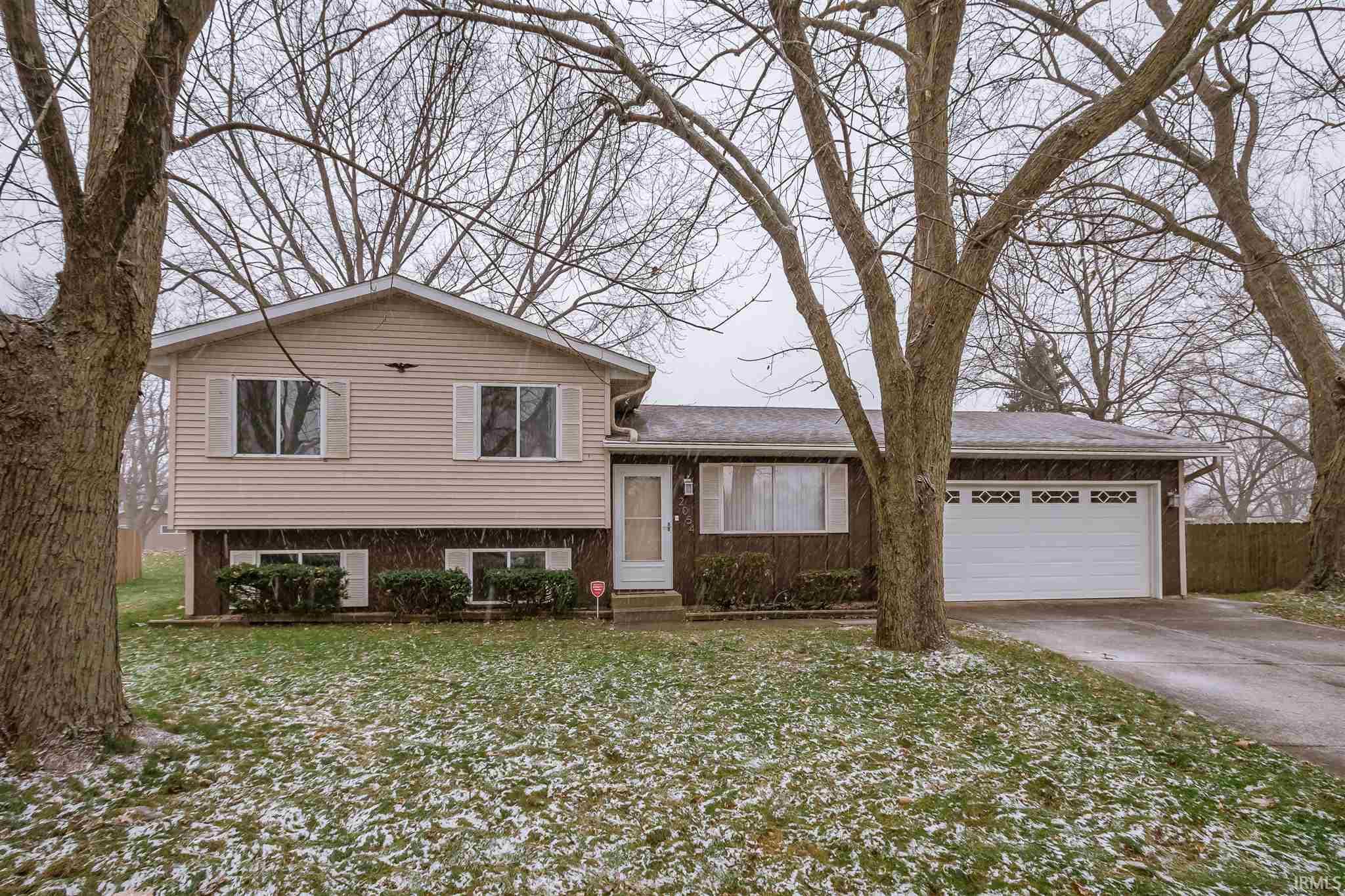 2054 Carrbridge South Bend, IN 46614