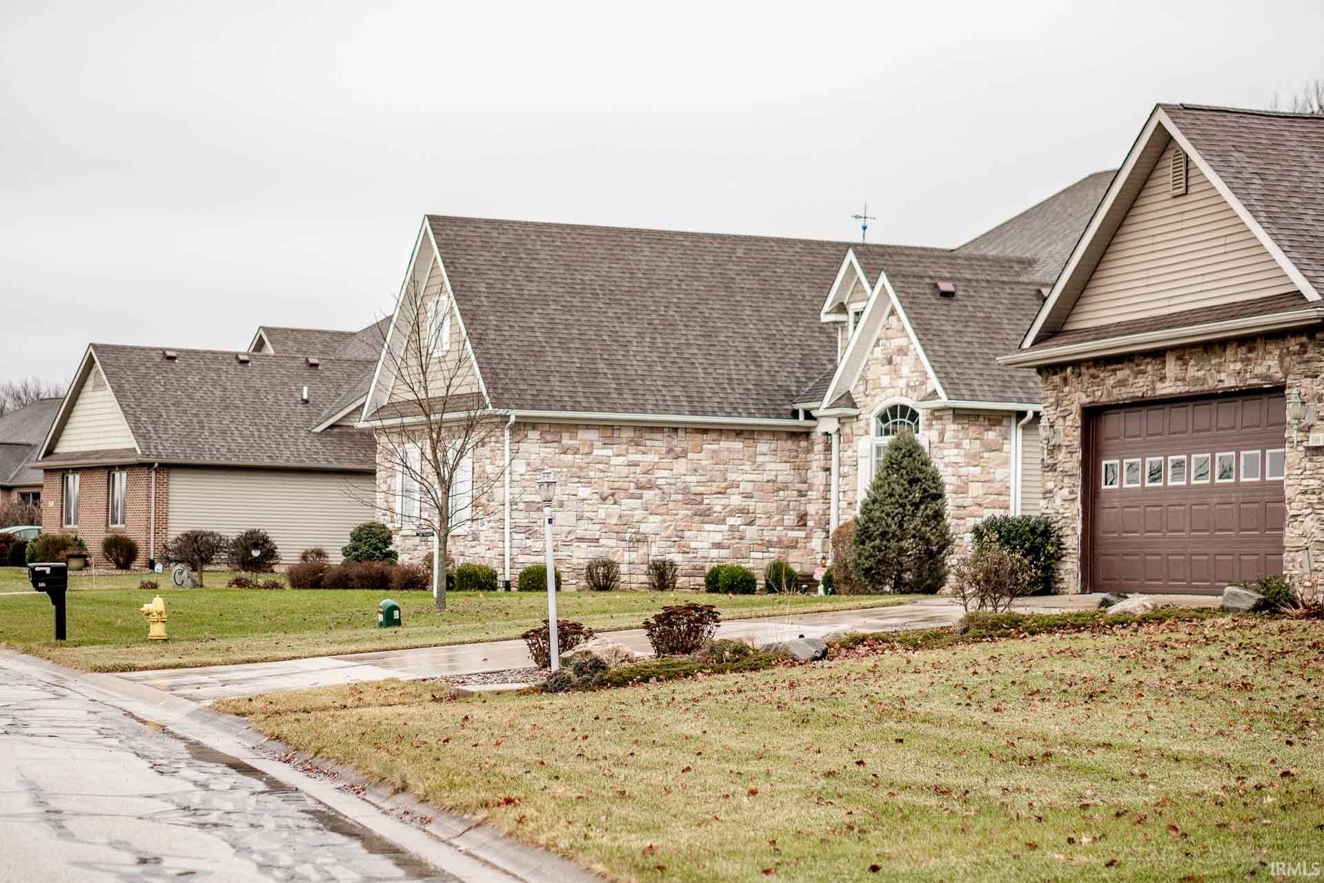 MLS 201913371 for sale 503 Somerfield Drive Lakeville IN 46536