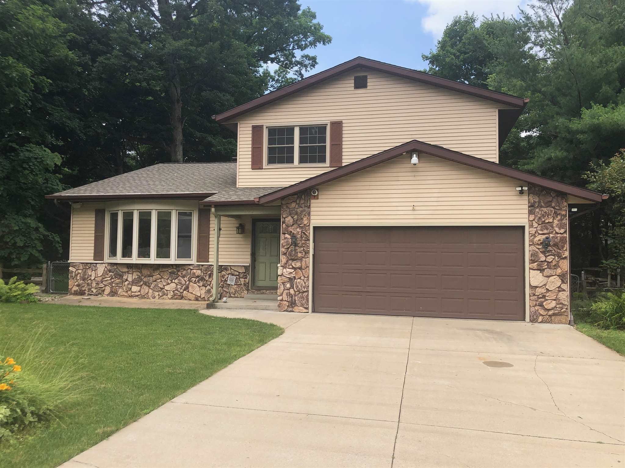 Mishawaka IN Real Estate 916 Deepwood Mishawaka IN 46544 MLS 201929725