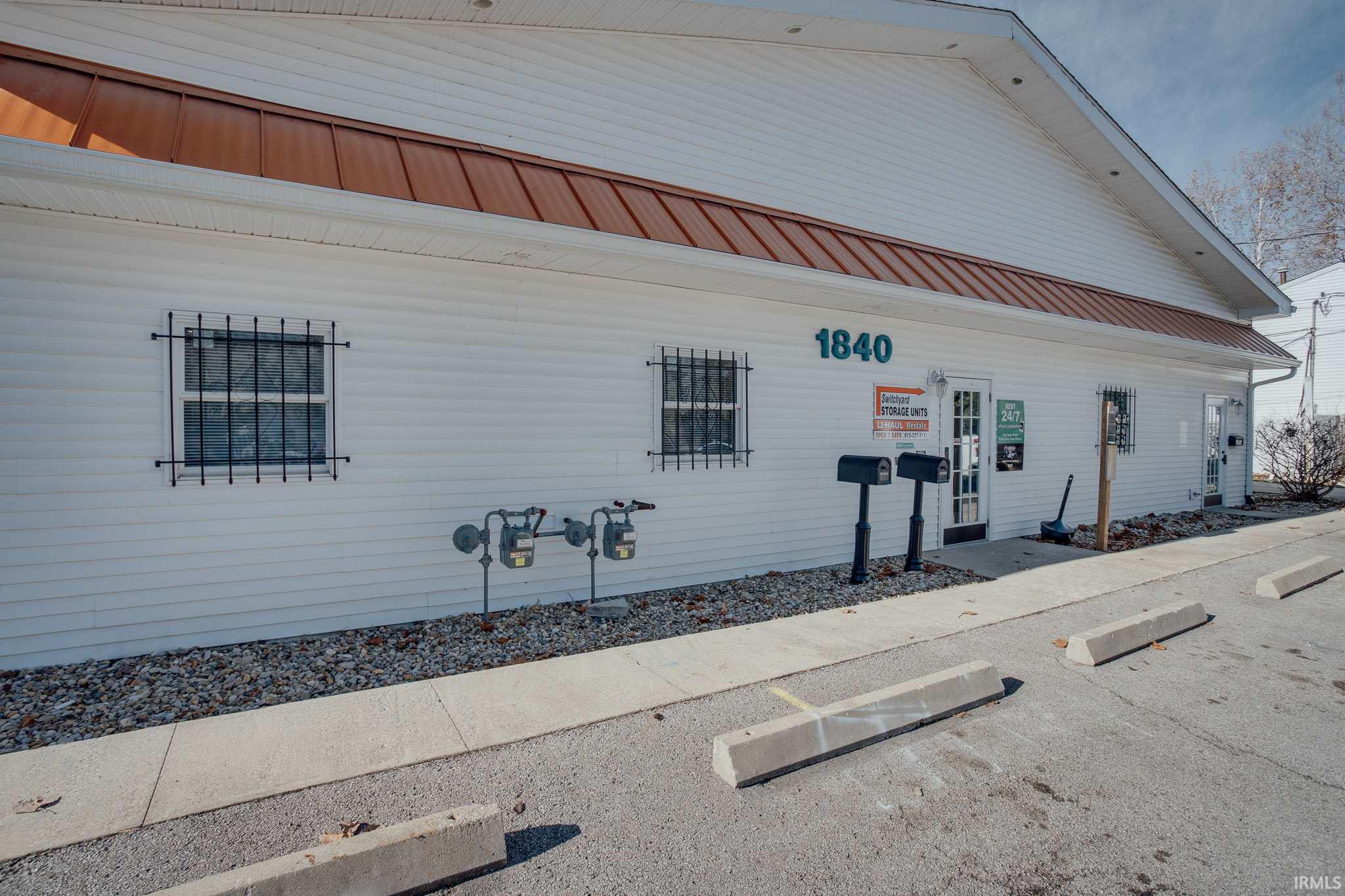 Bloomington Indiana Storage Unit Dandk Organizer