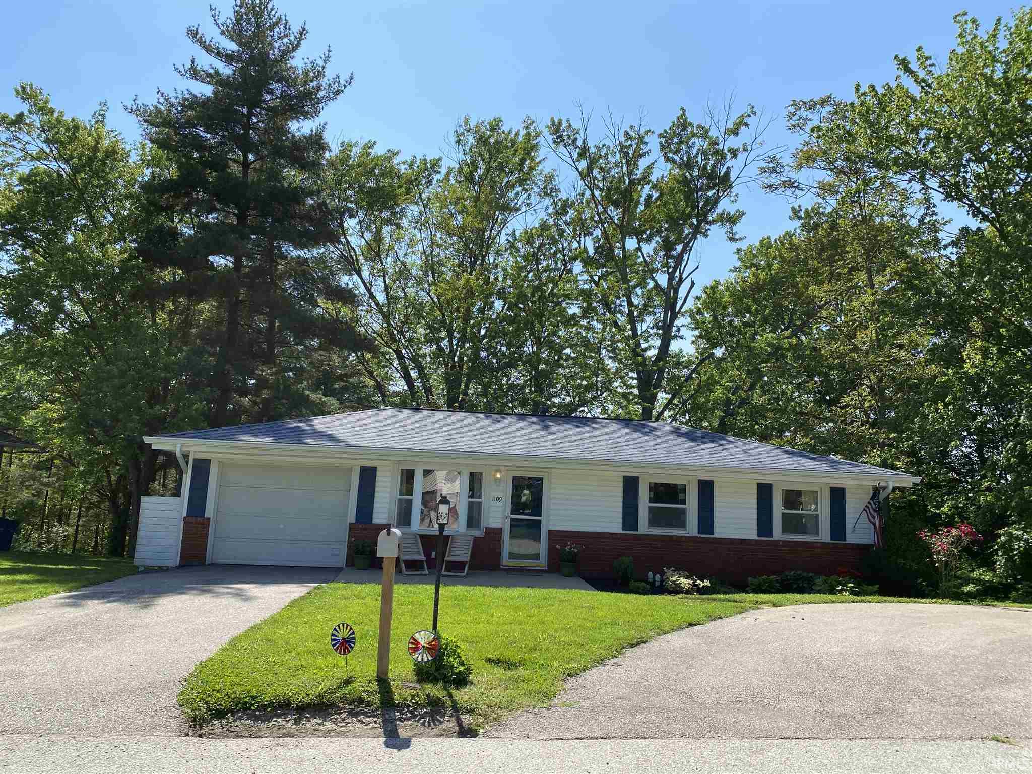 Oak Manor Real Estate