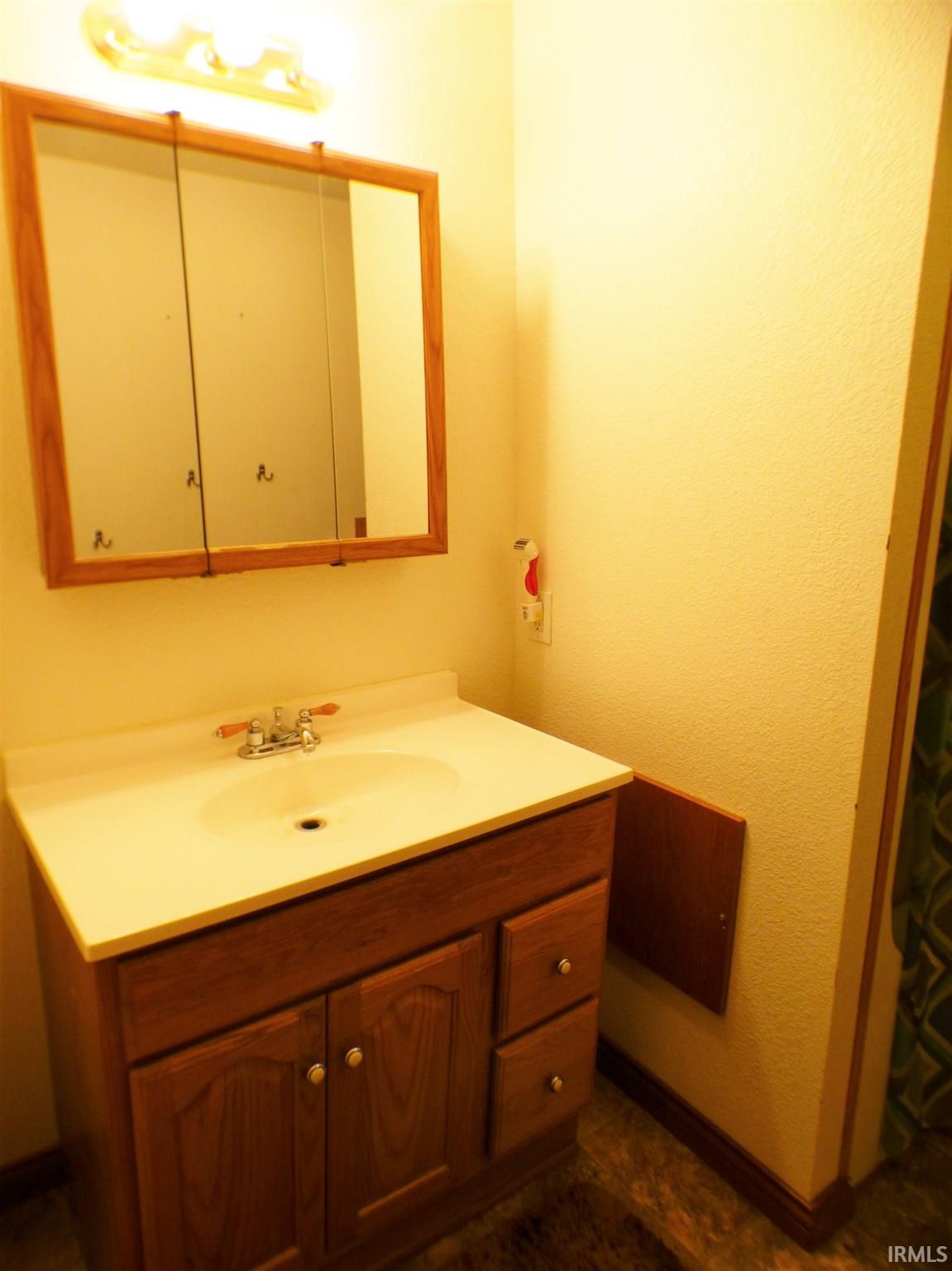 Elnora Real Estate 105 Street IN 47529 229,900 202041222