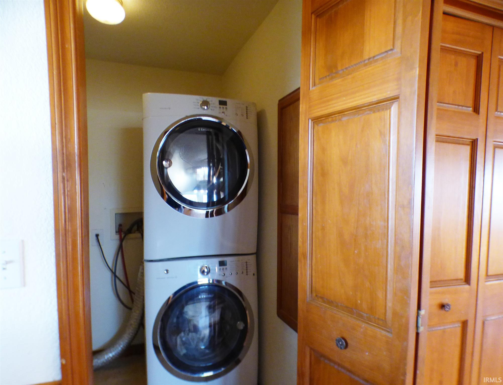 Elnora Real Estate 105 Street IN 47529 229,900 202041222