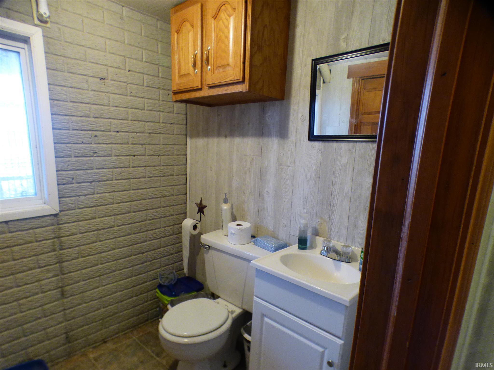 Elnora Real Estate 105 Street IN 47529 229,900 202041222