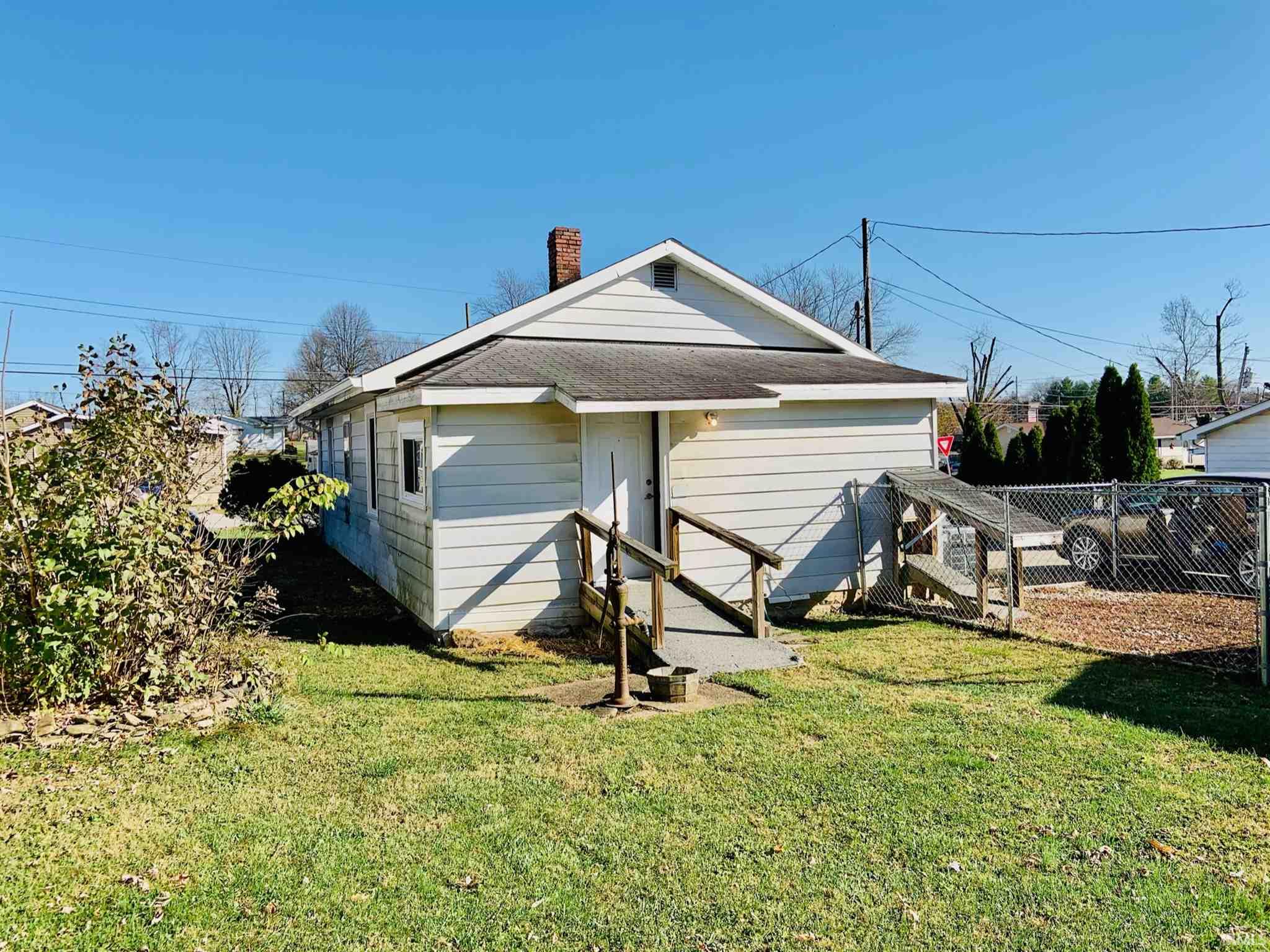 Residential for sale in Bedford, Indiana, 202045636