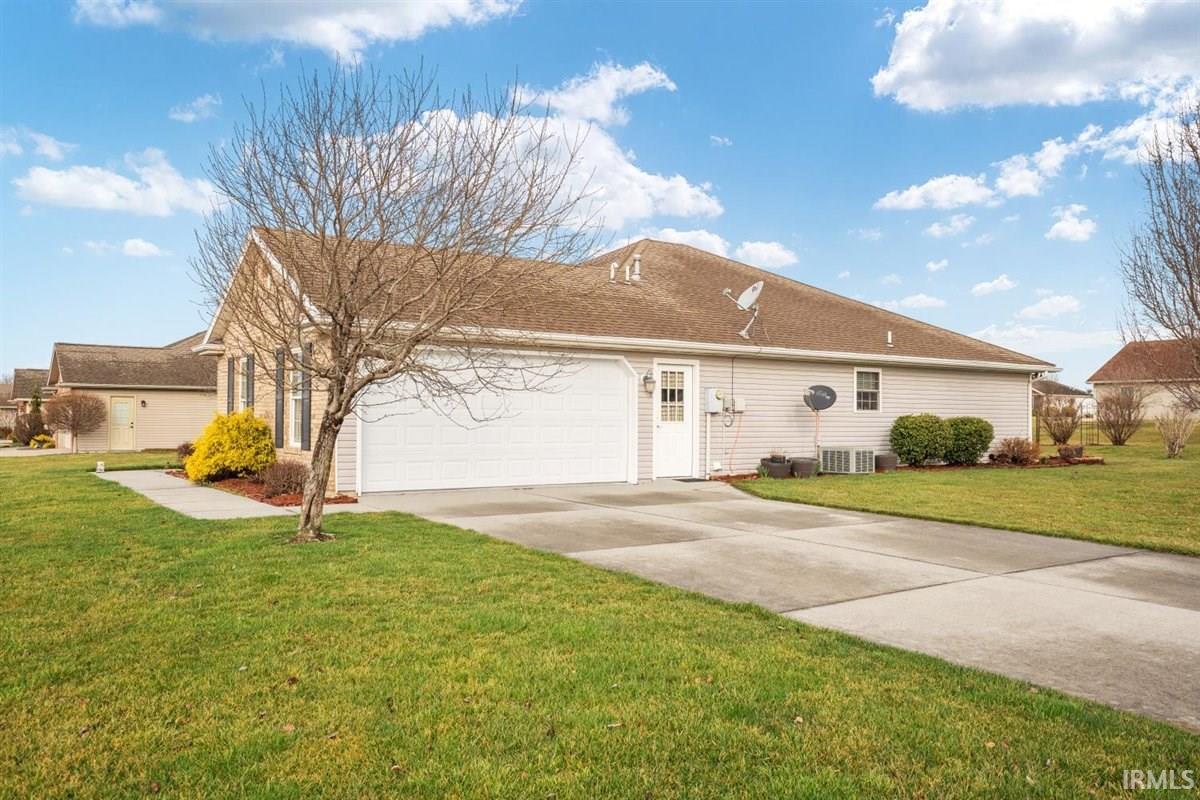 Huntingburg Real Estate 402 W Pinewood Court IN 47542 183,000 202108086